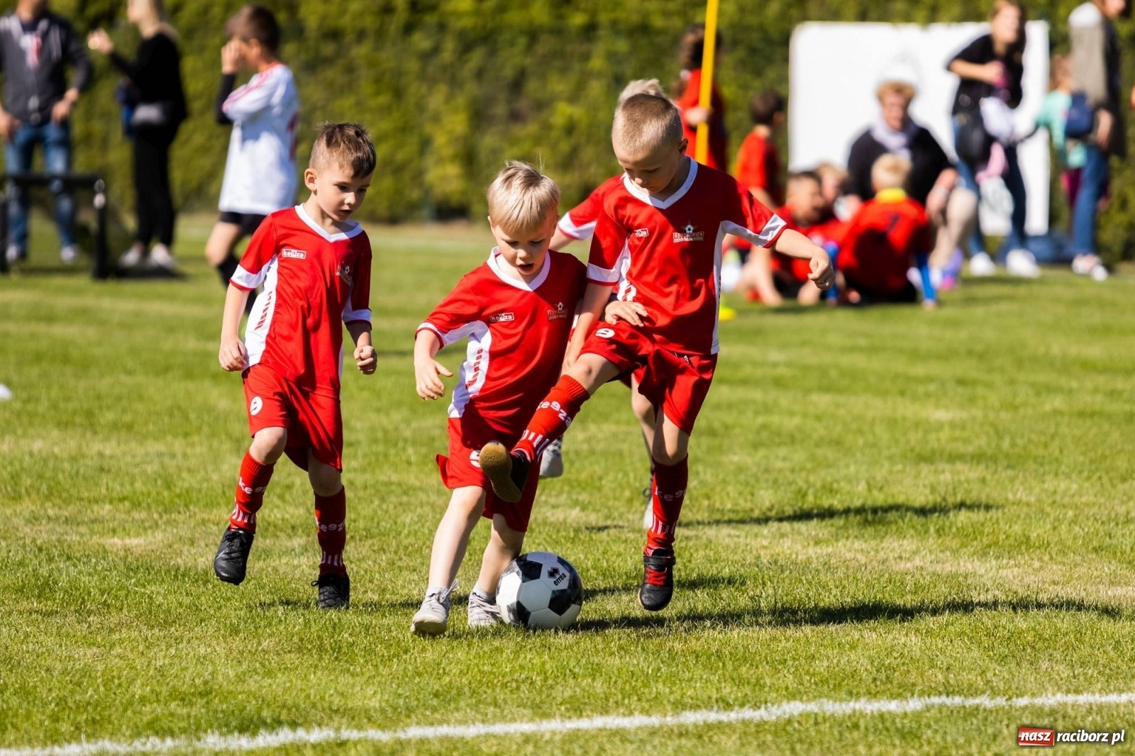 Zdjęcie w galerii na portalu naszraciborz.pl: Najmłodsi walczyli o każdą piłkę. II Turniej Małych Bajtlów w Markowicach [FOTO] wiadomości z regionu