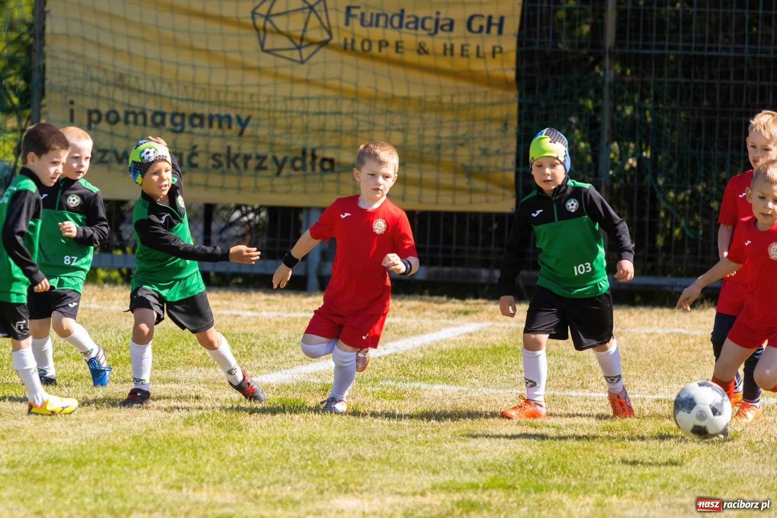 Zdjęcie w galerii na portalu naszraciborz.pl: Najmłodsi walczyli o każdą piłkę. II Turniej Małych Bajtlów w Markowicach [FOTO] wiadomości z regionu