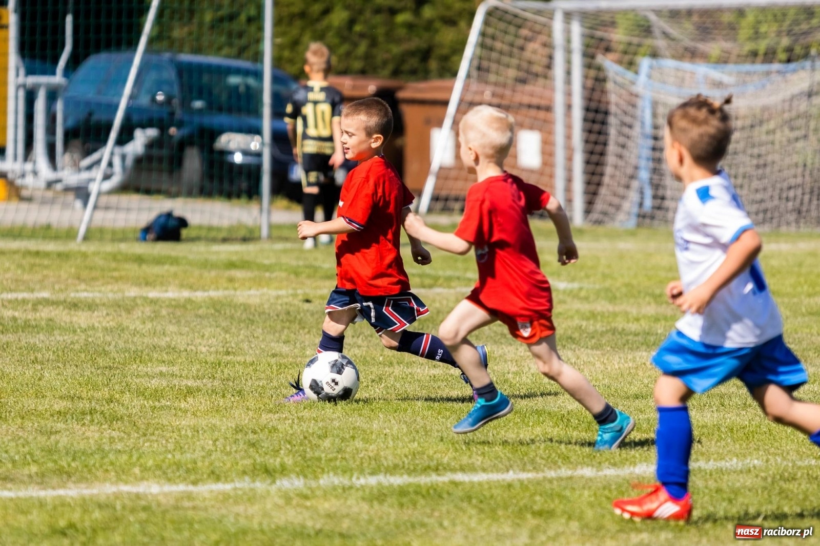 Zdjęcie w galerii na portalu naszraciborz.pl: Najmłodsi walczyli o każdą piłkę. II Turniej Małych Bajtlów w Markowicach [FOTO] wiadomości z regionu