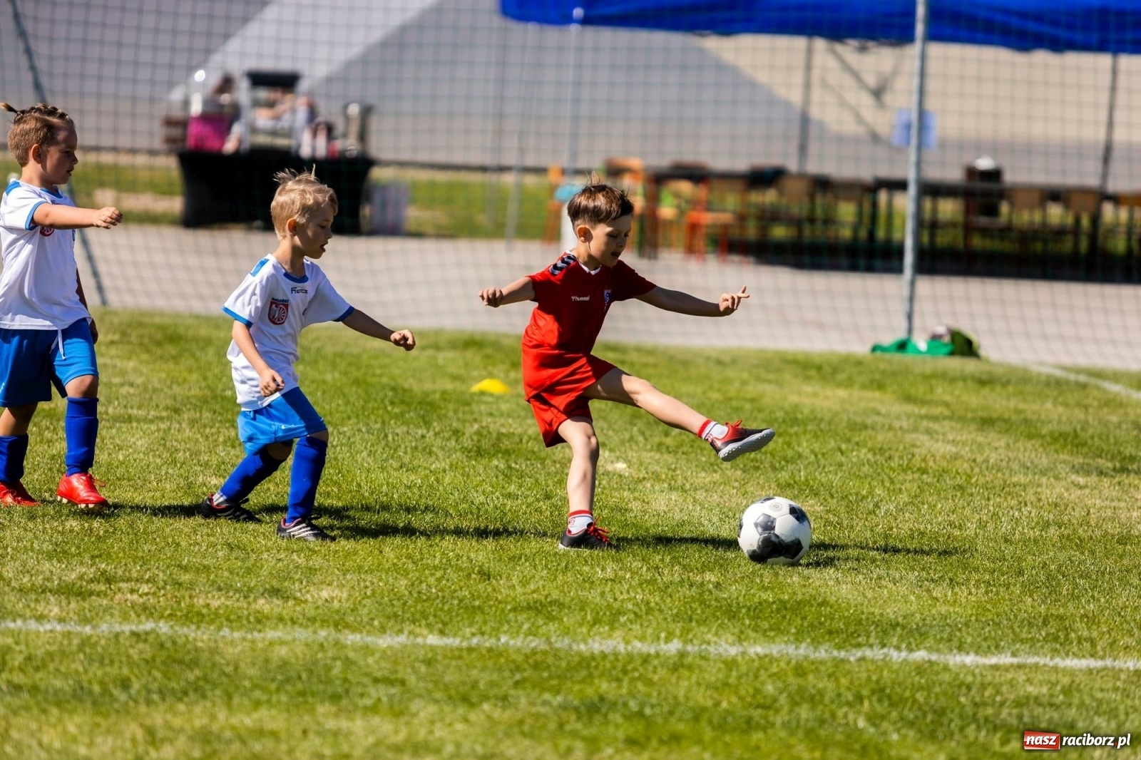 Zdjęcie w galerii na portalu naszraciborz.pl: Najmłodsi walczyli o każdą piłkę. II Turniej Małych Bajtlów w Markowicach [FOTO] wiadomości z regionu