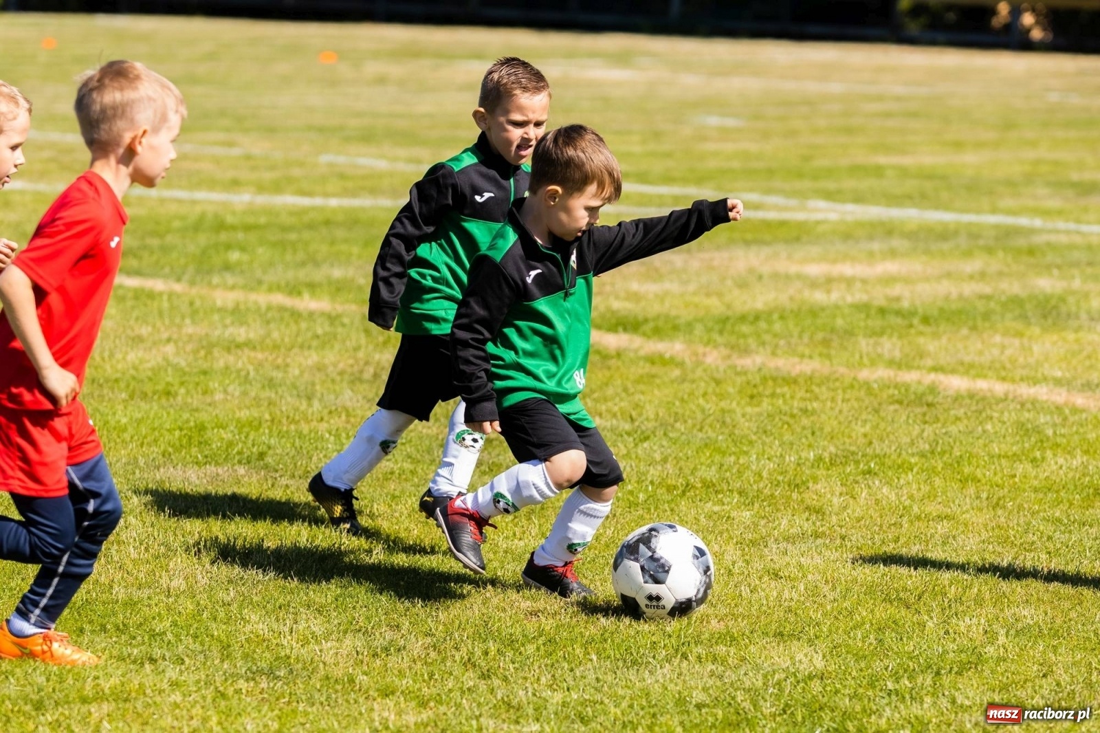 Zdjęcie w galerii na portalu naszraciborz.pl: Najmłodsi walczyli o każdą piłkę. II Turniej Małych Bajtlów w Markowicach [FOTO] wiadomości z regionu