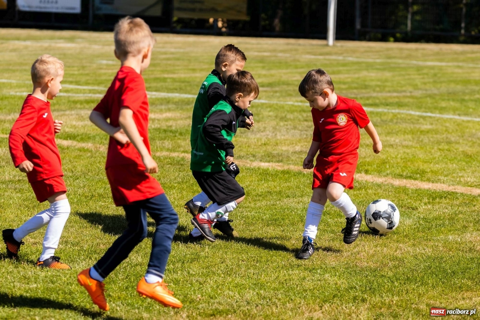 Zdjęcie w galerii na portalu naszraciborz.pl: Najmłodsi walczyli o każdą piłkę. II Turniej Małych Bajtlów w Markowicach [FOTO] wiadomości z regionu