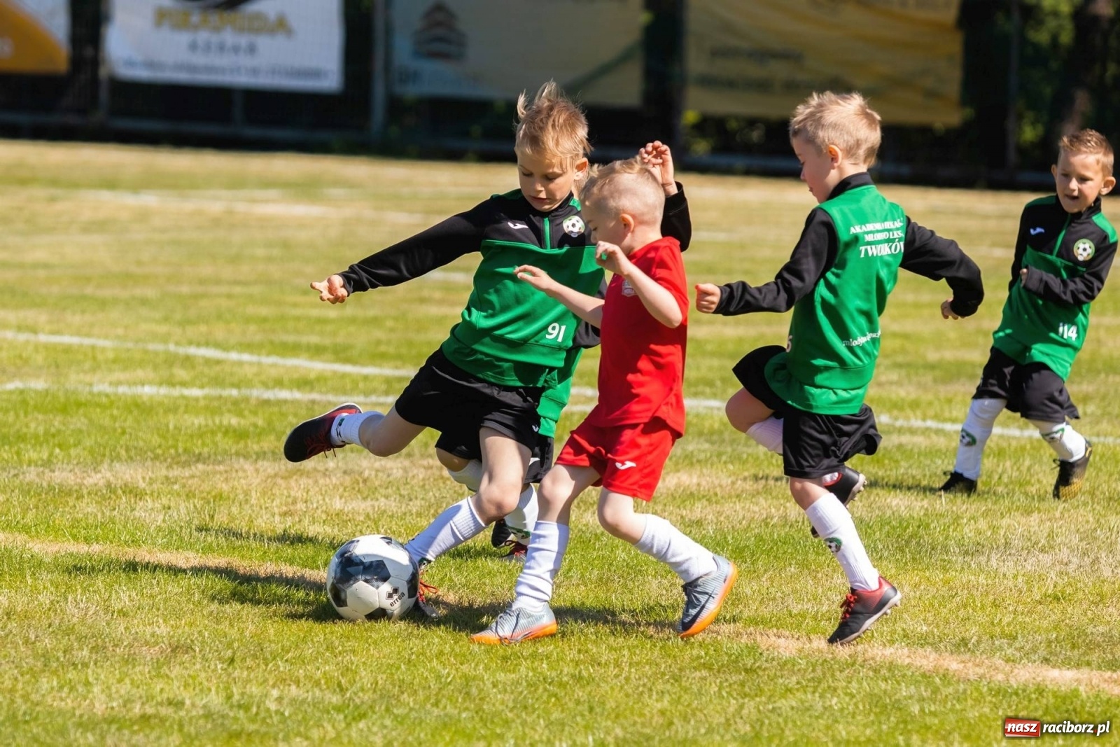 Zdjęcie w galerii na portalu naszraciborz.pl: Najmłodsi walczyli o każdą piłkę. II Turniej Małych Bajtlów w Markowicach [FOTO] wiadomości z regionu