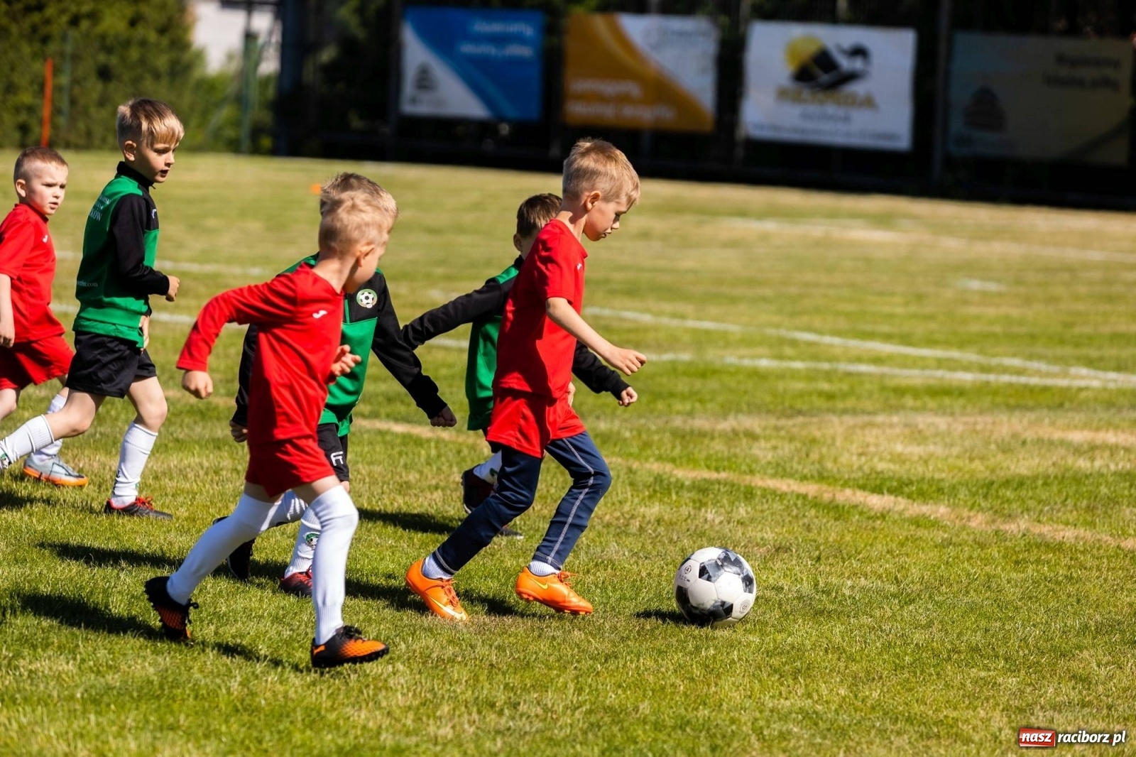 Zdjęcie w galerii na portalu naszraciborz.pl: Najmłodsi walczyli o każdą piłkę. II Turniej Małych Bajtlów w Markowicach [FOTO] wiadomości z regionu