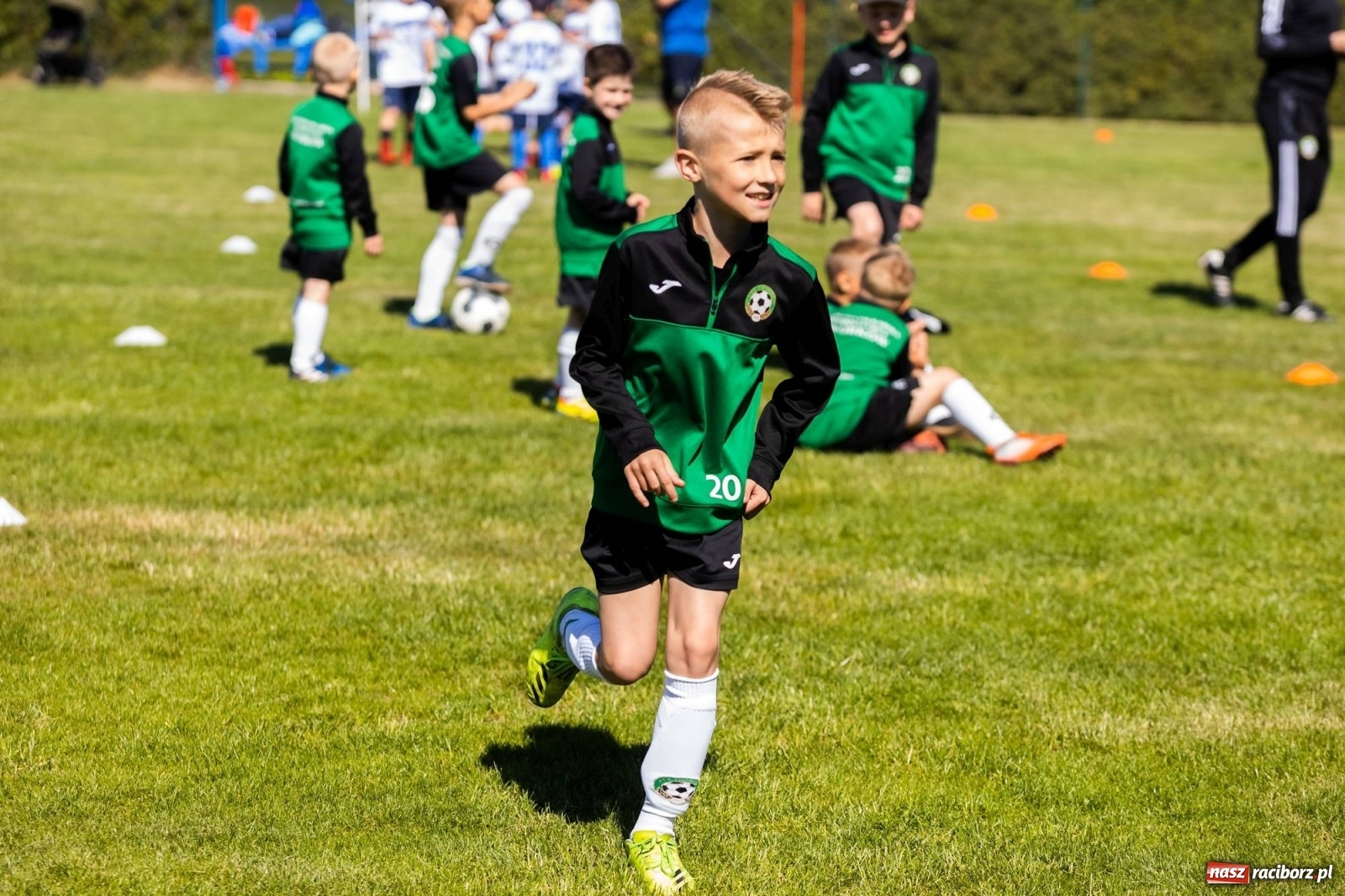 Zdjęcie w galerii na portalu naszraciborz.pl: Najmłodsi walczyli o każdą piłkę. II Turniej Małych Bajtlów w Markowicach [FOTO] wiadomości z regionu