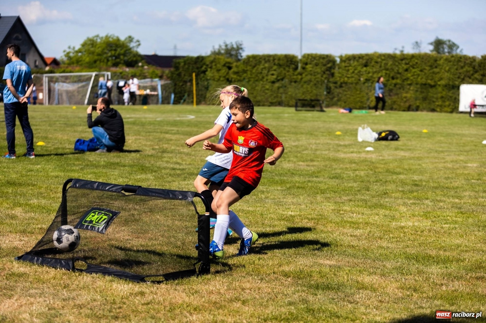 Zdjęcie w galerii na portalu naszraciborz.pl: Najmłodsi walczyli o każdą piłkę. II Turniej Małych Bajtlów w Markowicach [FOTO] wiadomości z regionu