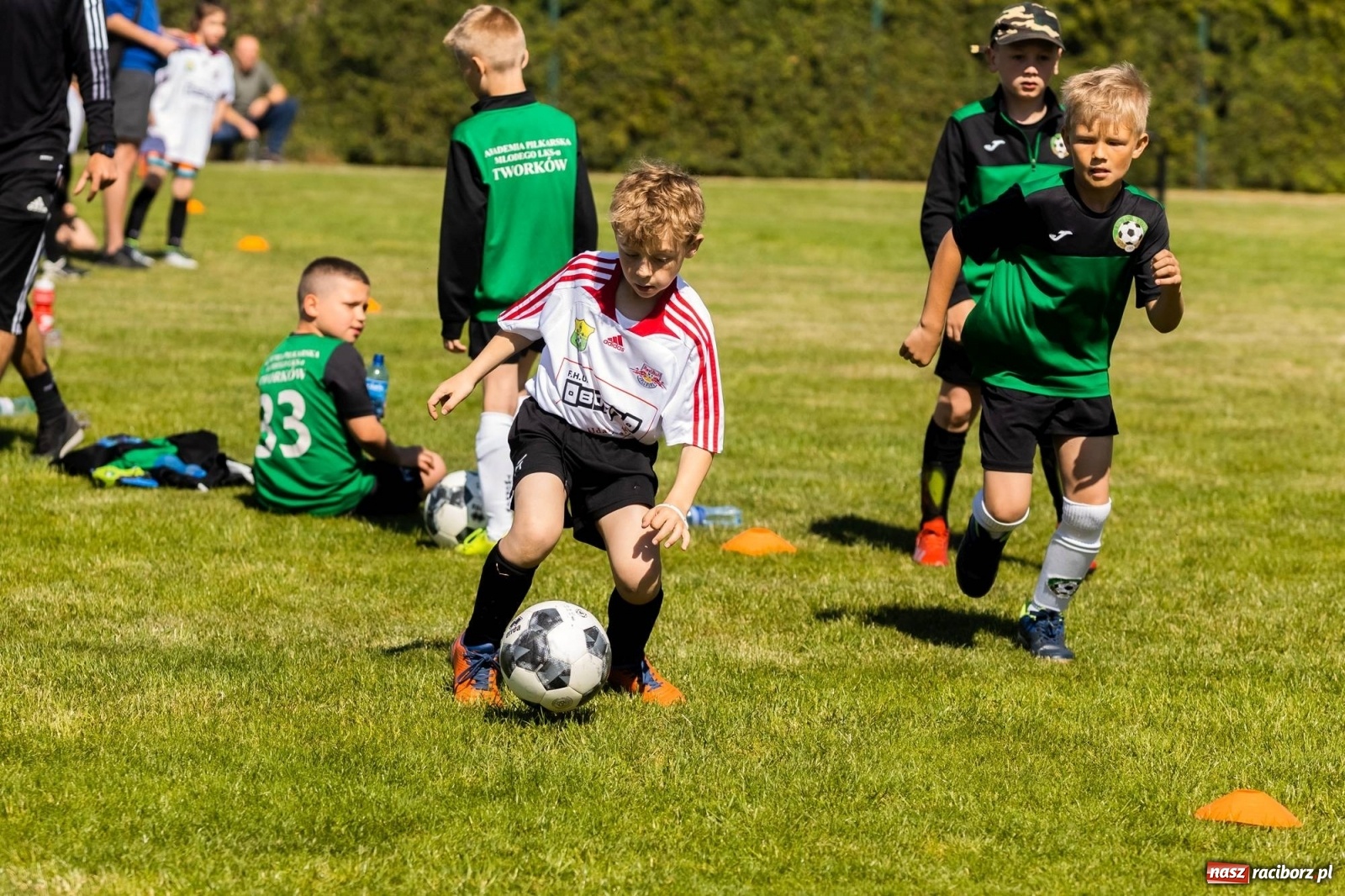 Zdjęcie w galerii na portalu naszraciborz.pl: Najmłodsi walczyli o każdą piłkę. II Turniej Małych Bajtlów w Markowicach [FOTO] wiadomości z regionu