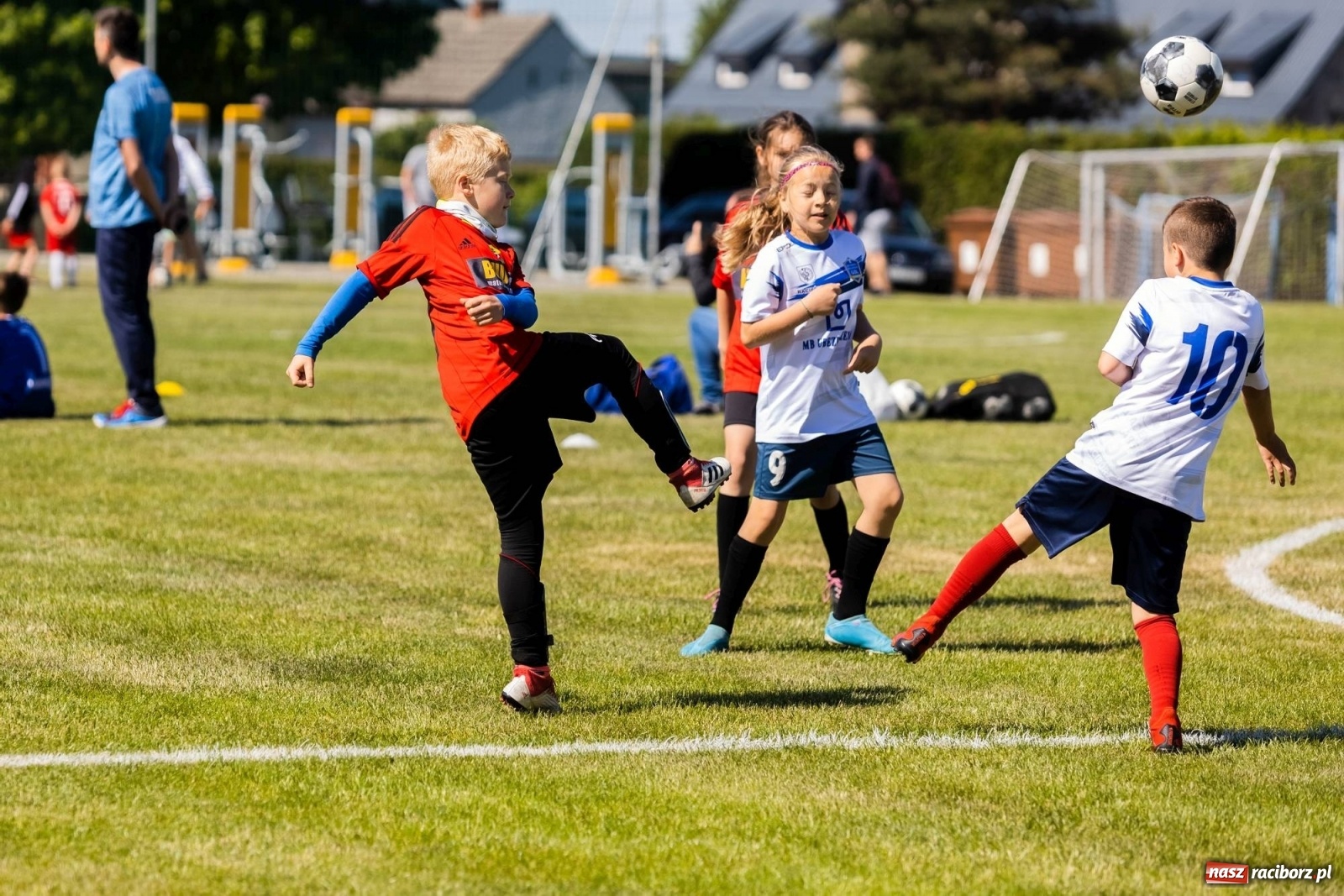 Zdjęcie w galerii na portalu naszraciborz.pl: Najmłodsi walczyli o każdą piłkę. II Turniej Małych Bajtlów w Markowicach [FOTO] wiadomości z regionu