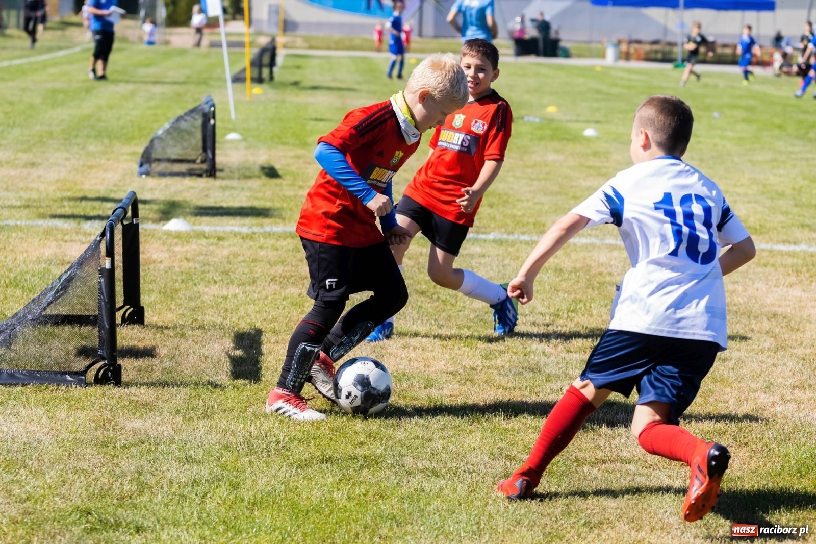 Zdjęcie w galerii na portalu naszraciborz.pl: Najmłodsi walczyli o każdą piłkę. II Turniej Małych Bajtlów w Markowicach [FOTO] wiadomości z regionu