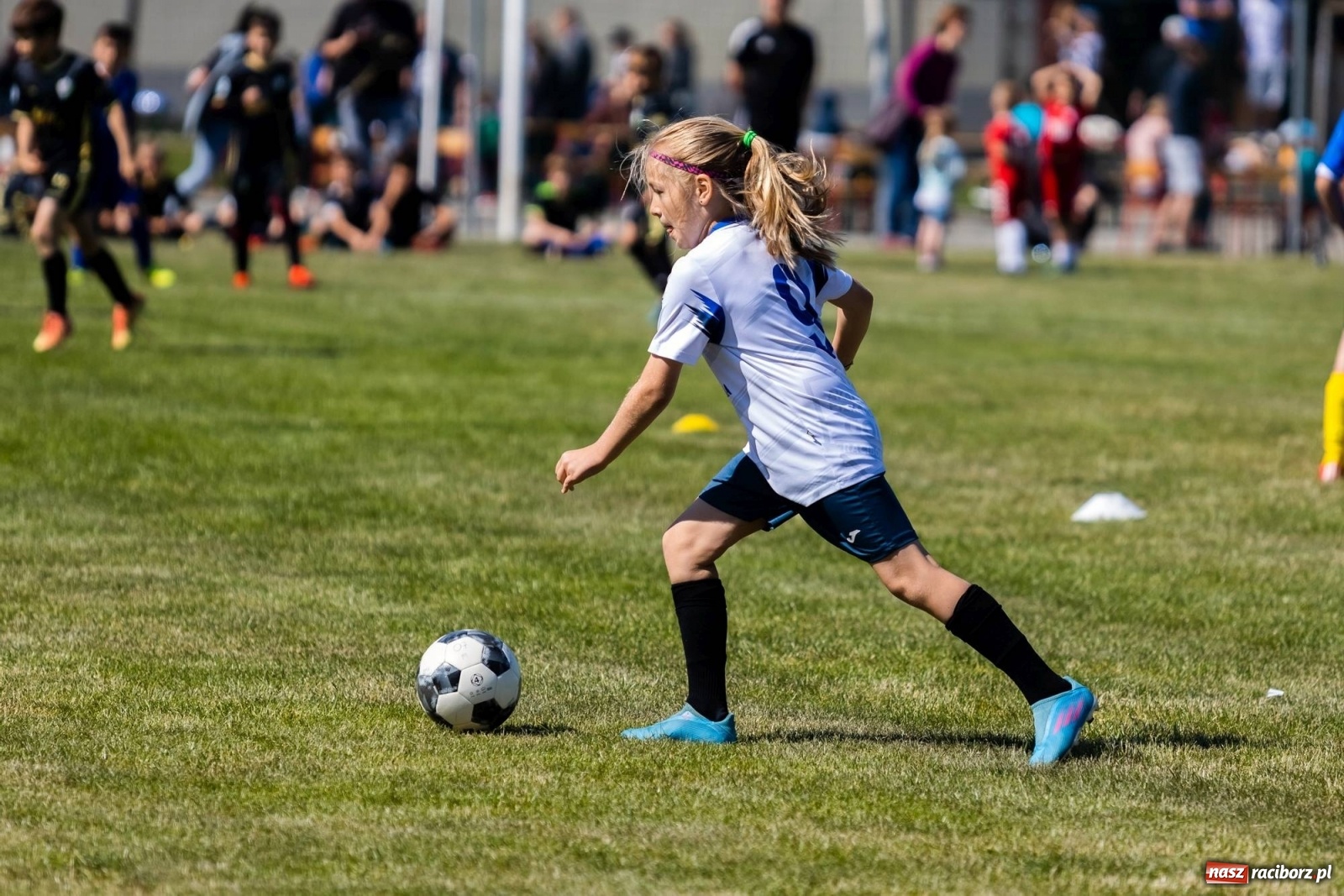 Zdjęcie w galerii na portalu naszraciborz.pl: Najmłodsi walczyli o każdą piłkę. II Turniej Małych Bajtlów w Markowicach [FOTO] wiadomości z regionu