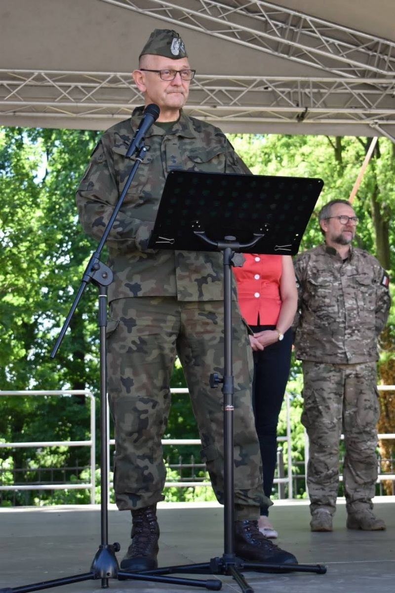 Zdjęcie w galerii na portalu naszraciborz.pl: Piknik wojskowy na raciborskim zamku. Tak armia zachęca do służby wiadomości z regionu