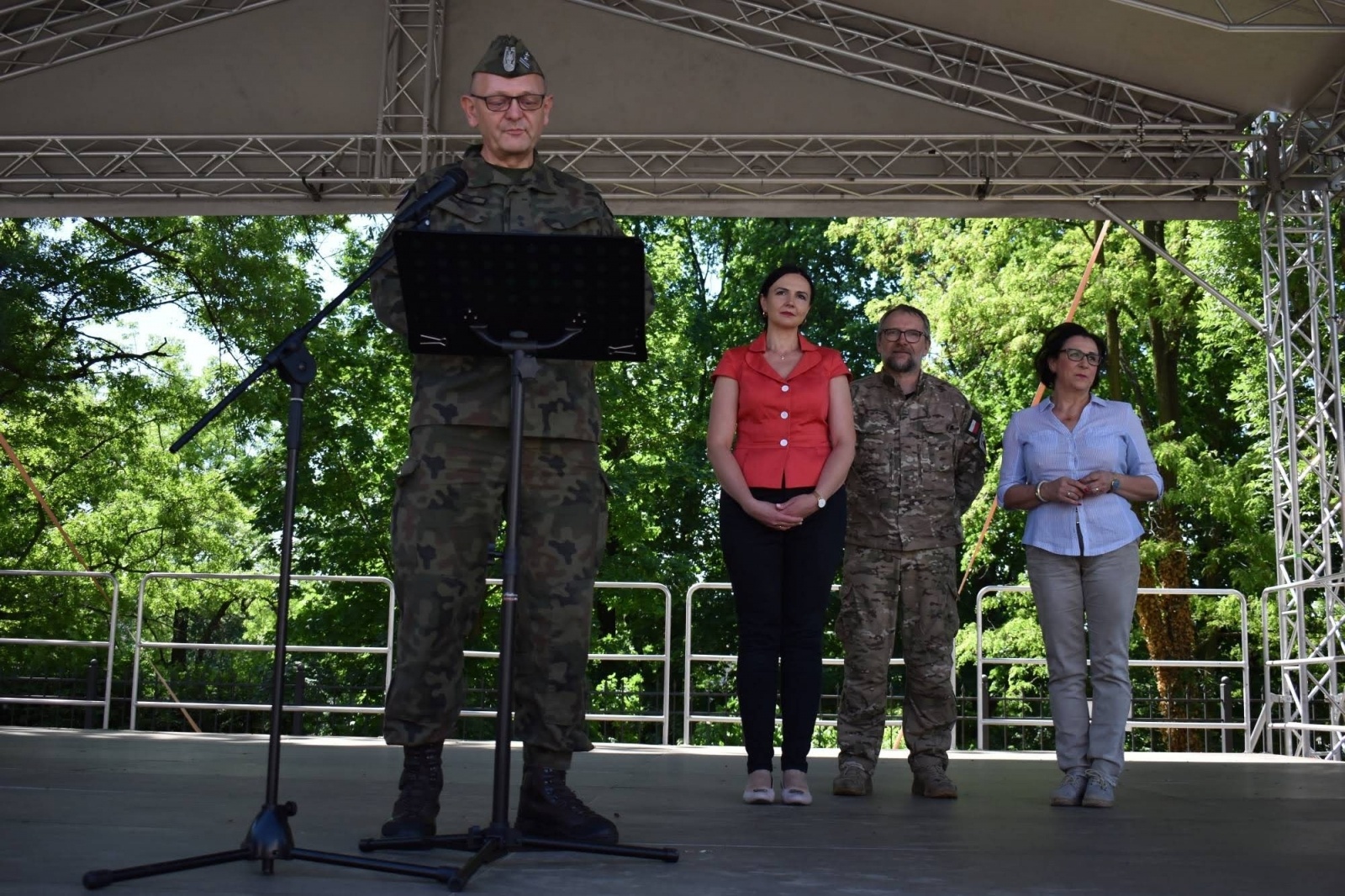Zdjęcie w galerii na portalu naszraciborz.pl: Piknik wojskowy na raciborskim zamku. Tak armia zachęca do służby wiadomości z regionu