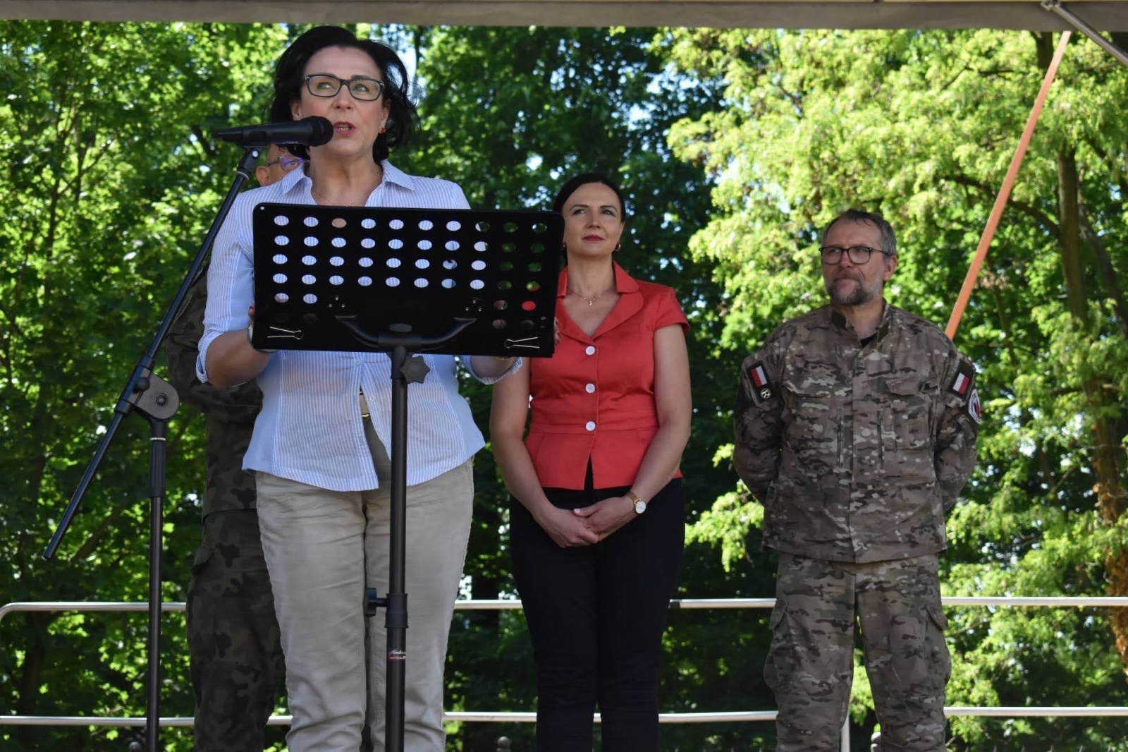 Zdjęcie w galerii na portalu naszraciborz.pl: Piknik wojskowy na raciborskim zamku. Tak armia zachęca do służby wiadomości z regionu