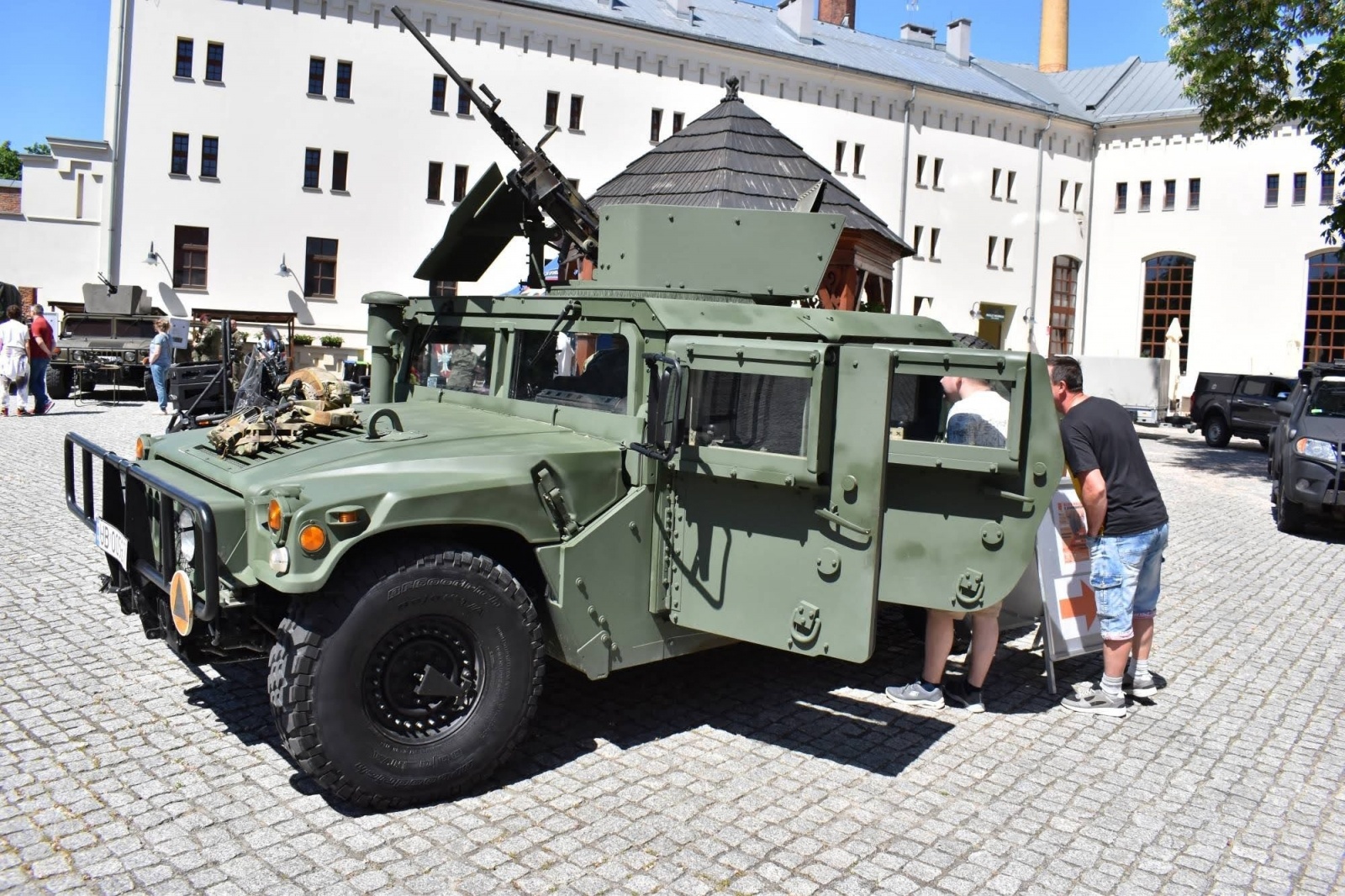 Zdjęcie w galerii na portalu naszraciborz.pl: Piknik wojskowy na raciborskim zamku. Tak armia zachęca do służby wiadomości z regionu