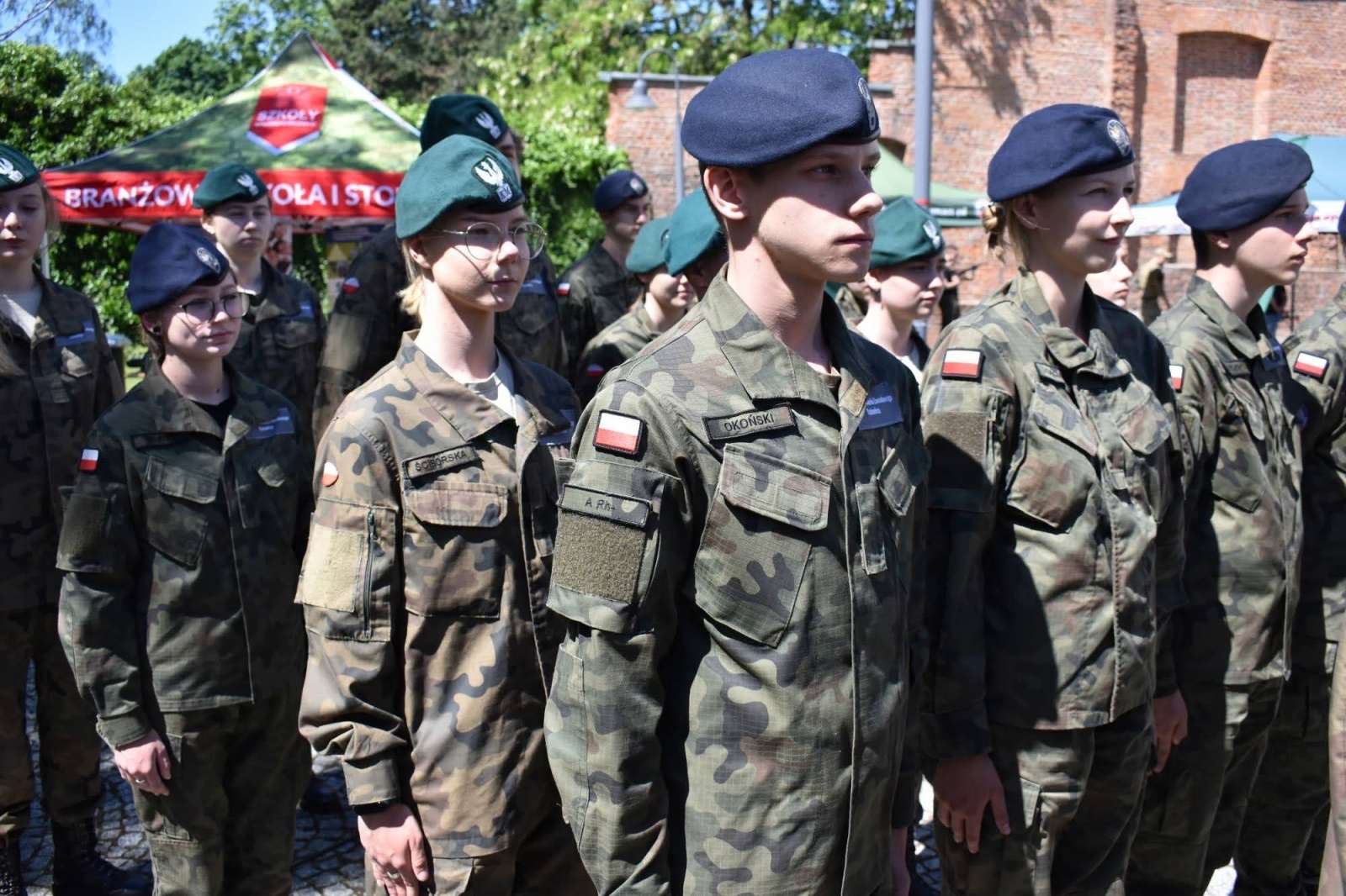 Zdjęcie w galerii na portalu naszraciborz.pl: Piknik wojskowy na raciborskim zamku. Tak armia zachęca do służby wiadomości z regionu
