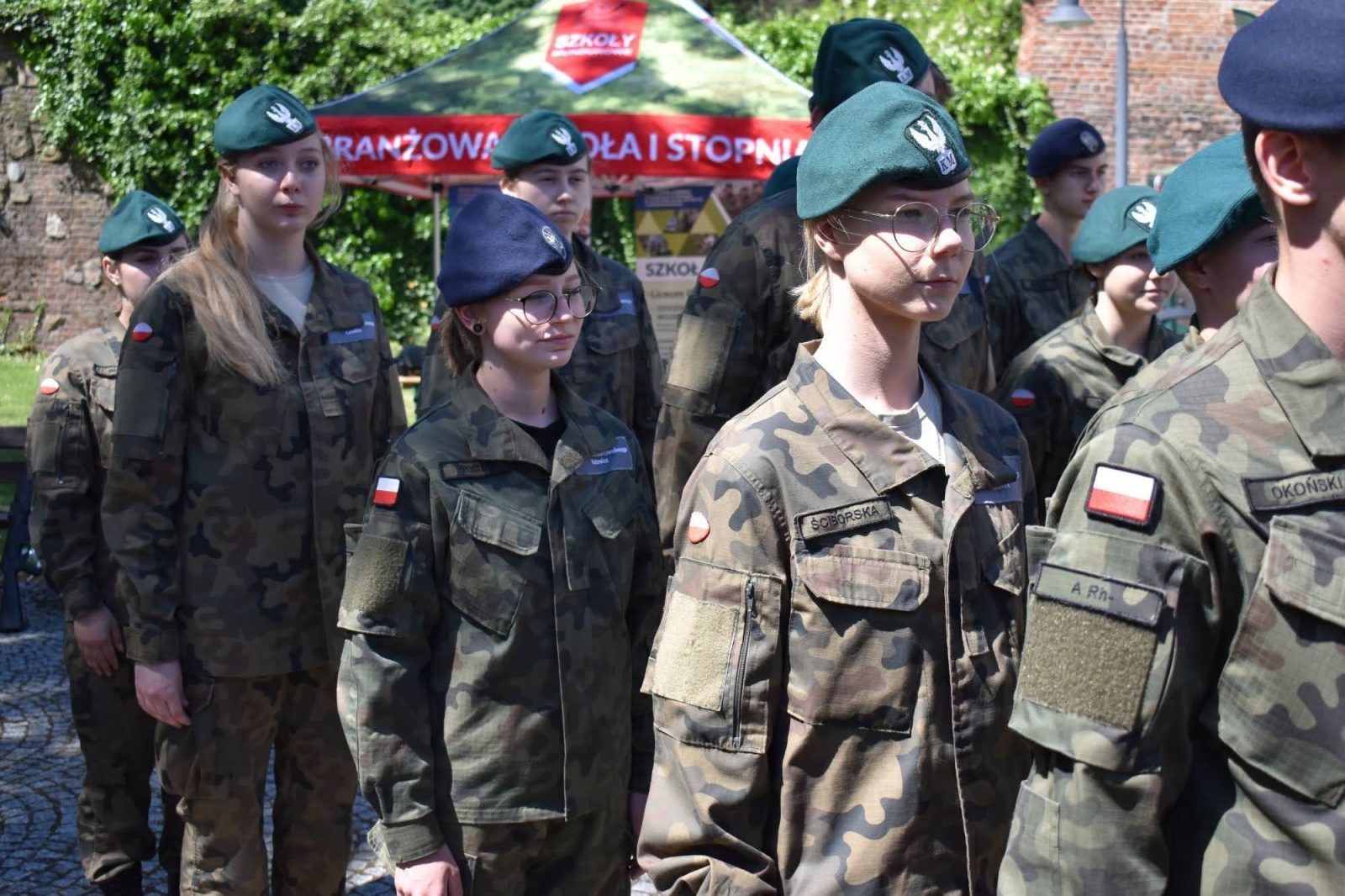 Zdjęcie w galerii na portalu naszraciborz.pl: Piknik wojskowy na raciborskim zamku. Tak armia zachęca do służby wiadomości z regionu