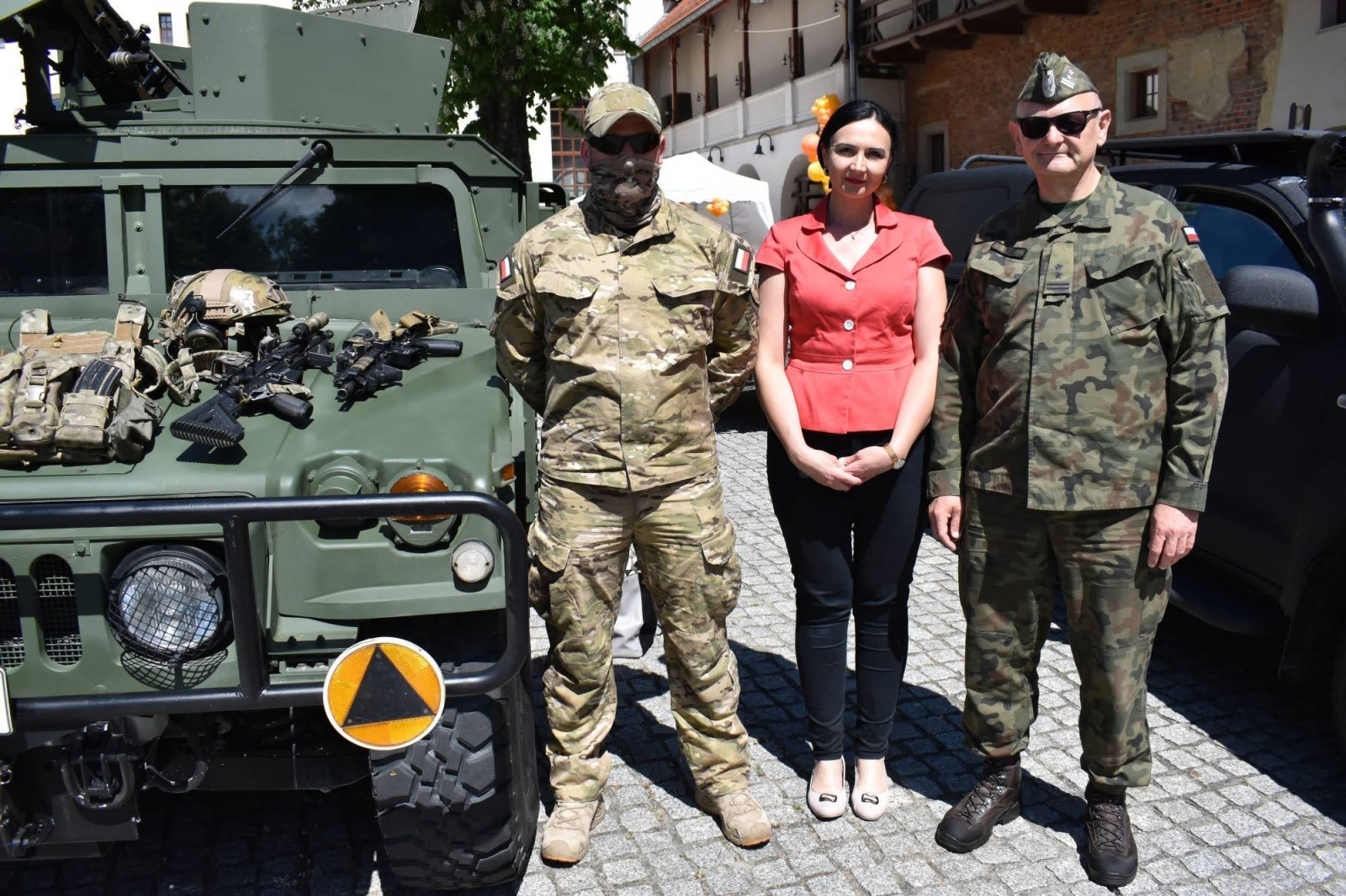 Zdjęcie w galerii na portalu naszraciborz.pl: Piknik wojskowy na raciborskim zamku. Tak armia zachęca do służby wiadomości z regionu