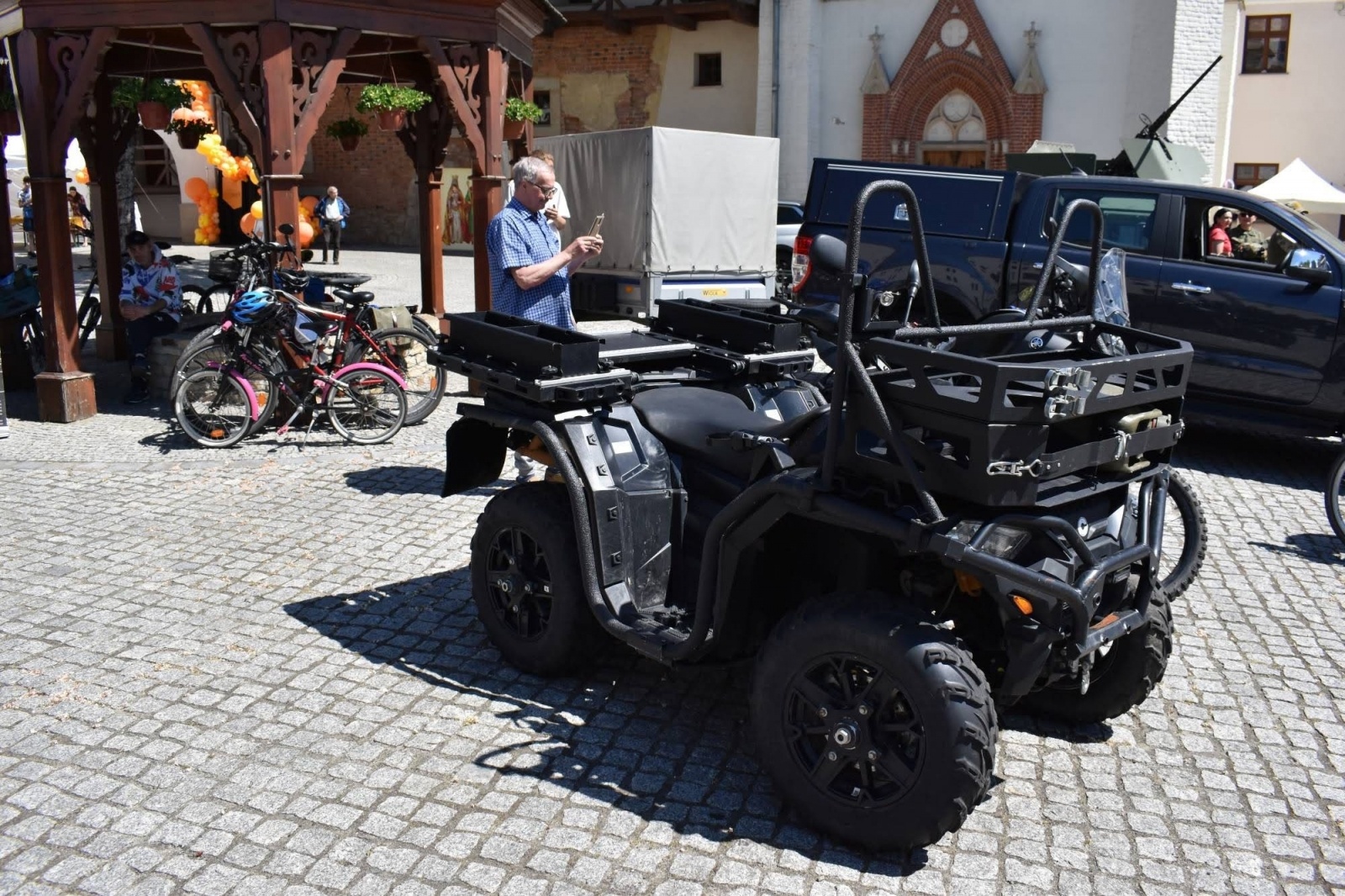 Zdjęcie w galerii na portalu naszraciborz.pl: Piknik wojskowy na raciborskim zamku. Tak armia zachęca do służby wiadomości z regionu