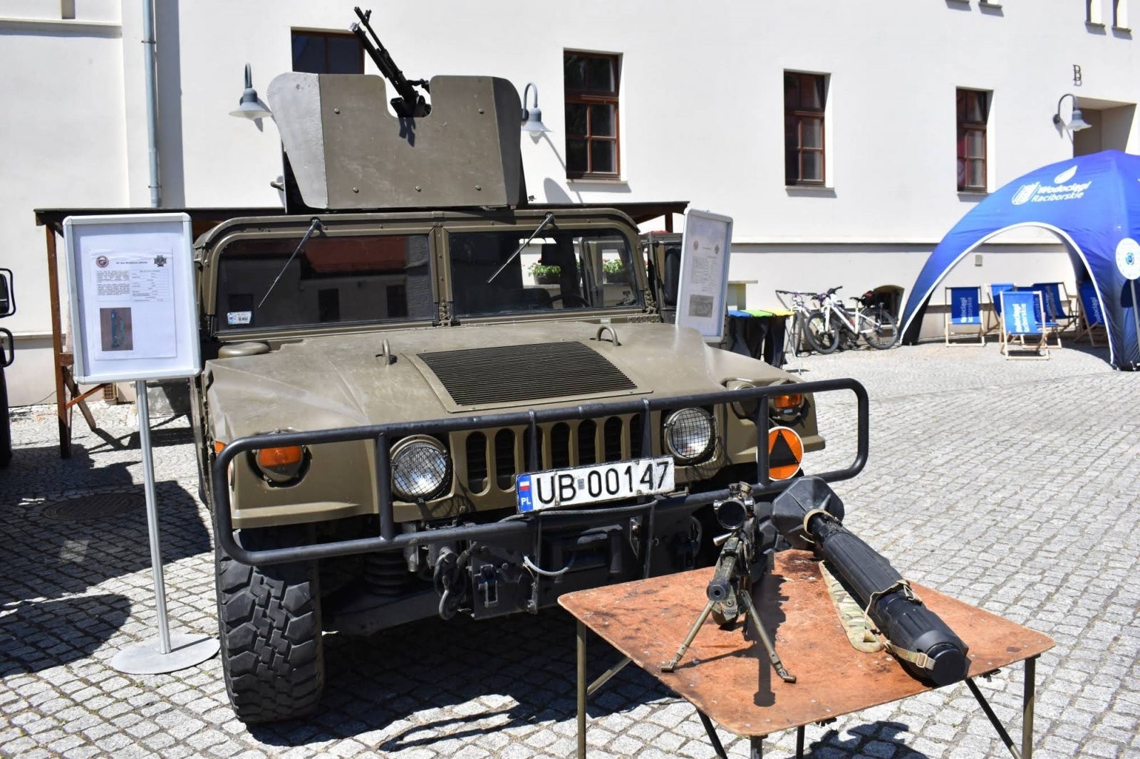 Zdjęcie w galerii na portalu naszraciborz.pl: Piknik wojskowy na raciborskim zamku. Tak armia zachęca do służby wiadomości z regionu
