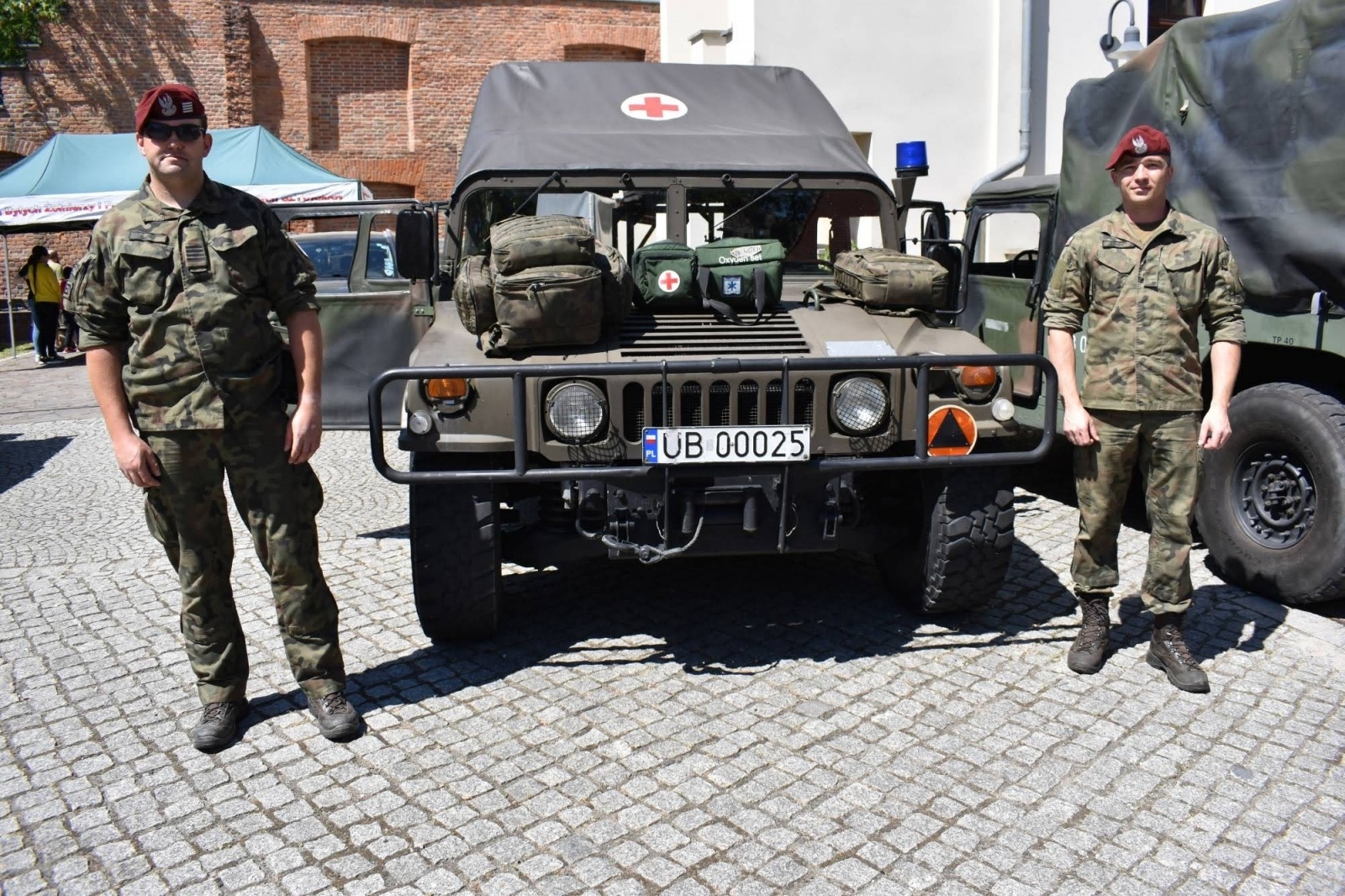 Zdjęcie w galerii na portalu naszraciborz.pl: Piknik wojskowy na raciborskim zamku. Tak armia zachęca do służby wiadomości z regionu