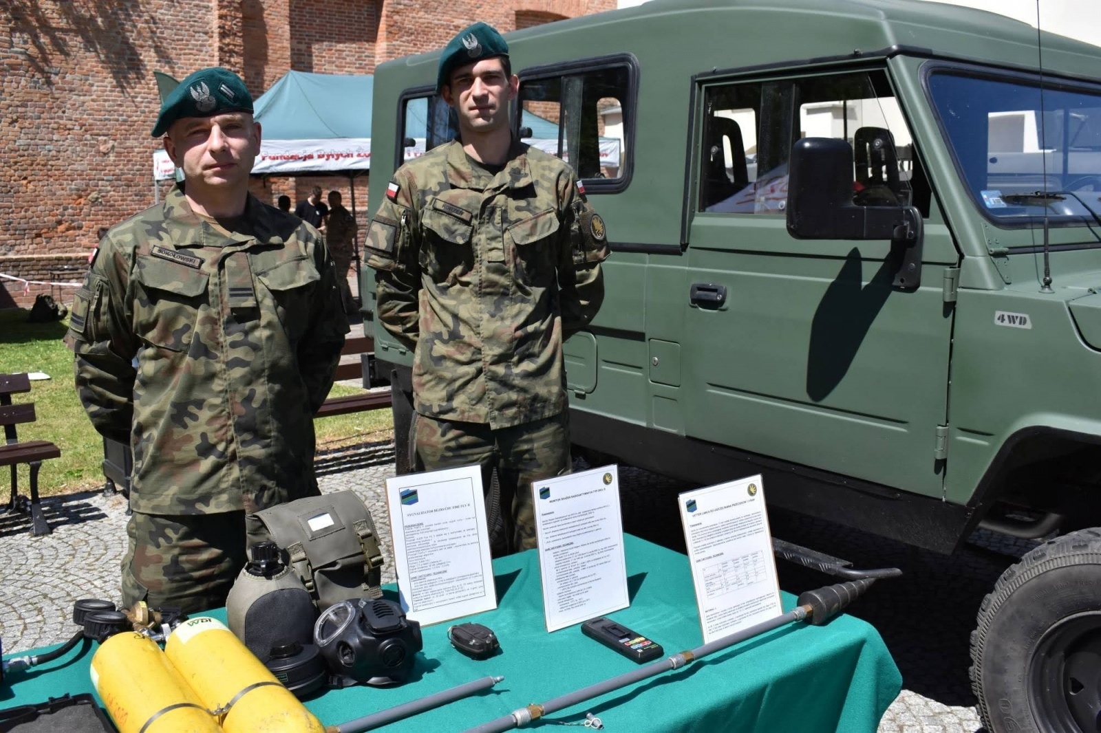 Zdjęcie w galerii na portalu naszraciborz.pl: Piknik wojskowy na raciborskim zamku. Tak armia zachęca do służby wiadomości z regionu