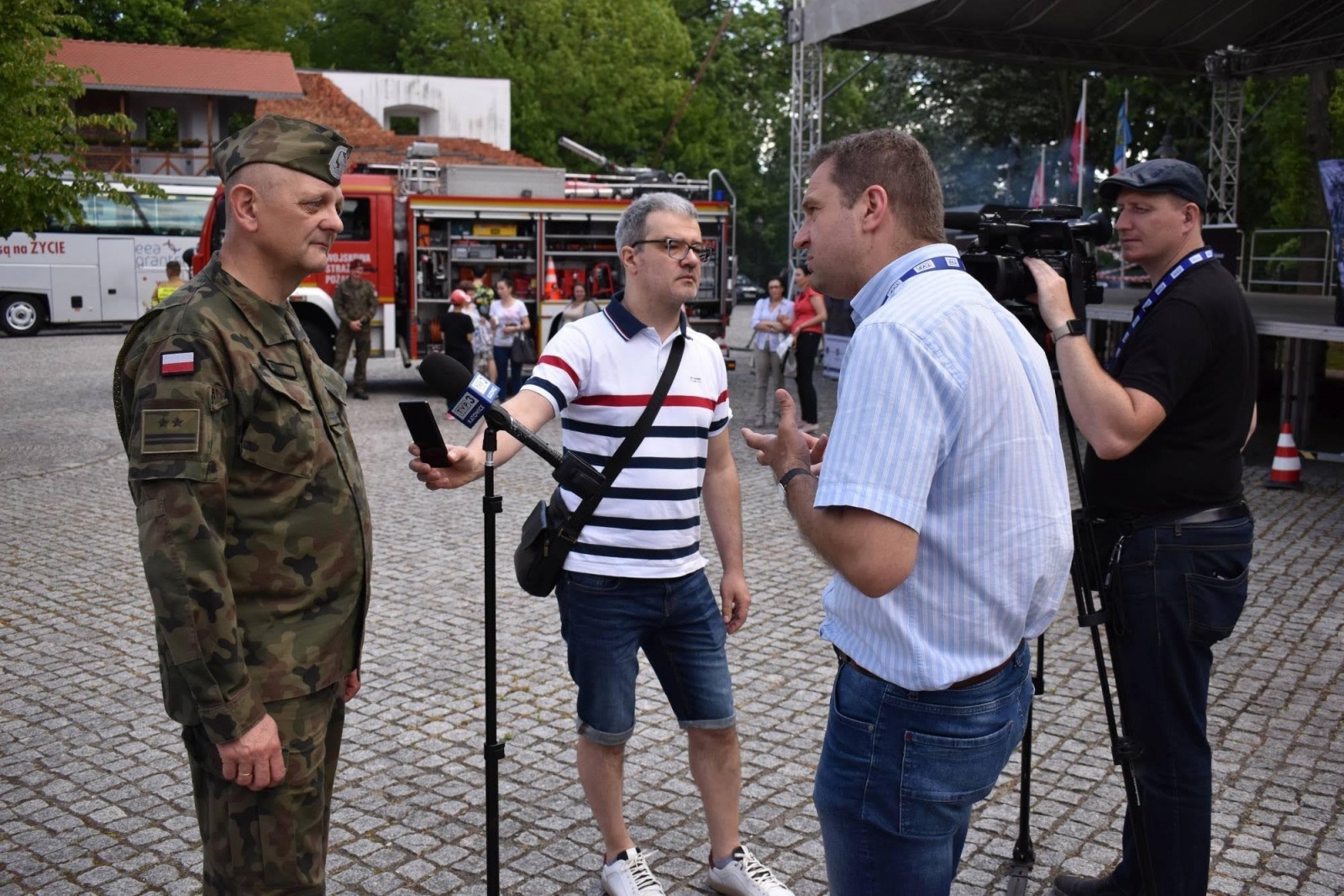 Zdjęcie w galerii na portalu naszraciborz.pl: Piknik wojskowy na raciborskim zamku. Tak armia zachęca do służby wiadomości z regionu