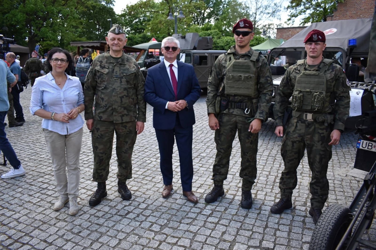 Zdjęcie w galerii na portalu naszraciborz.pl: Piknik wojskowy na raciborskim zamku. Tak armia zachęca do służby wiadomości z regionu