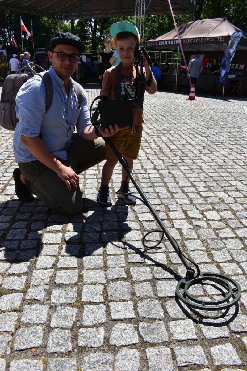 Zdjęcie w galerii na portalu naszraciborz.pl: Piknik wojskowy na raciborskim zamku. Tak armia zachęca do służby wiadomości z regionu