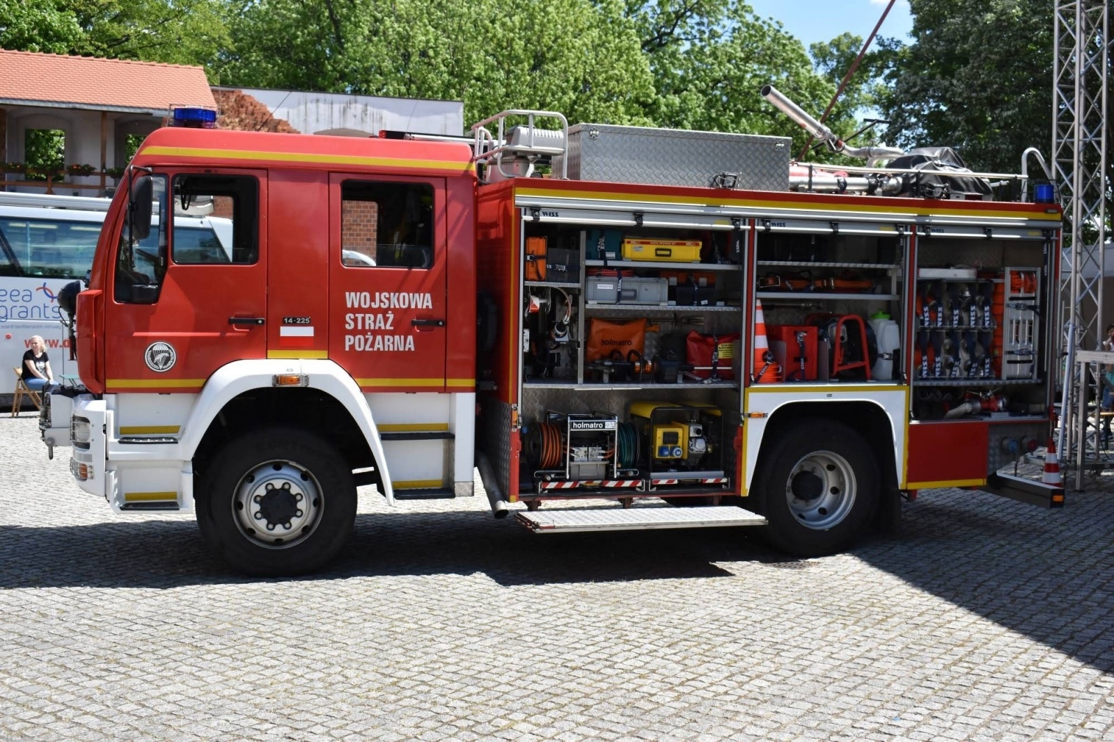 Zdjęcie w galerii na portalu naszraciborz.pl: Piknik wojskowy na raciborskim zamku. Tak armia zachęca do służby wiadomości z regionu