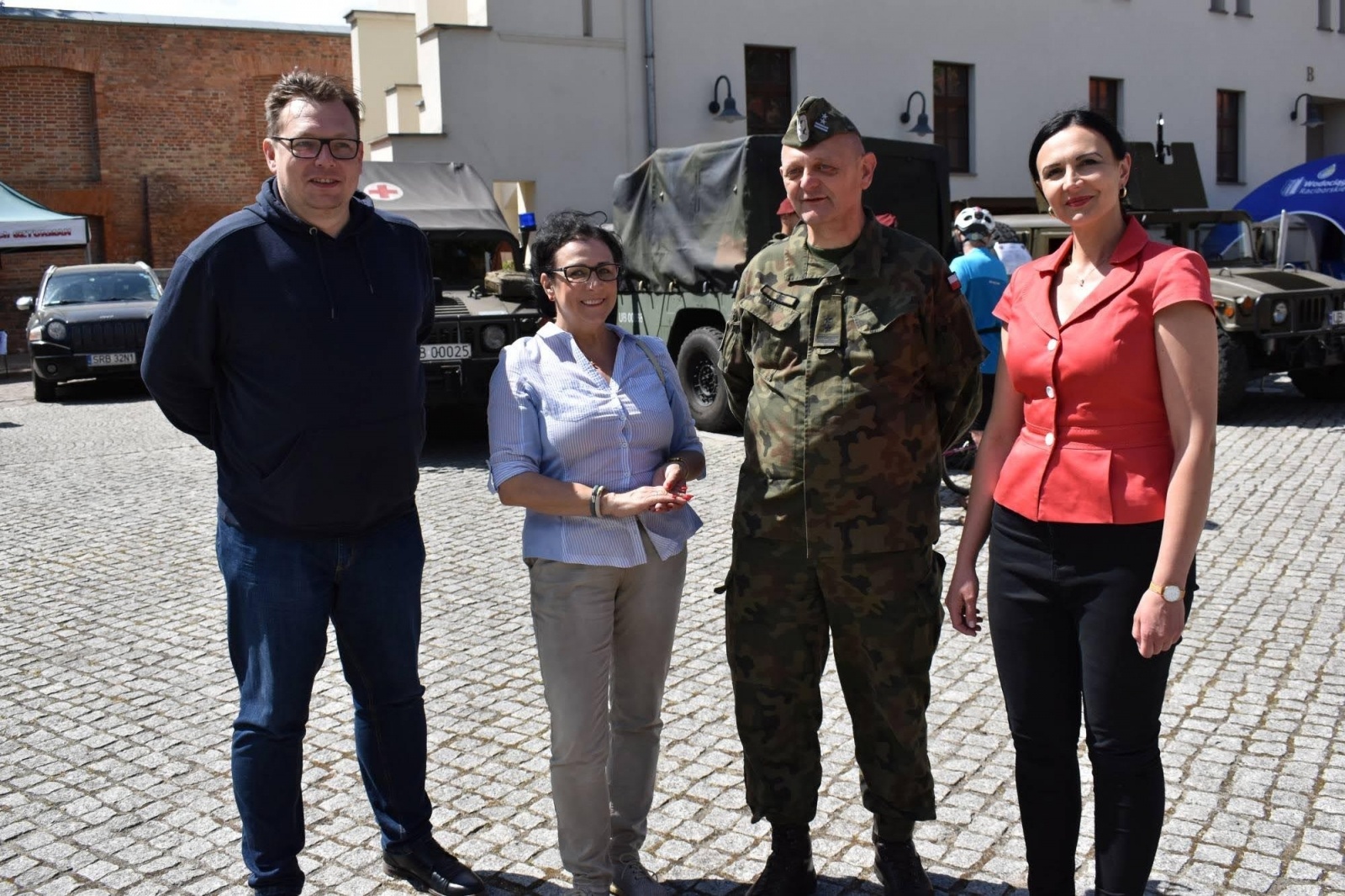 Zdjęcie w galerii na portalu naszraciborz.pl: Piknik wojskowy na raciborskim zamku. Tak armia zachęca do służby wiadomości z regionu