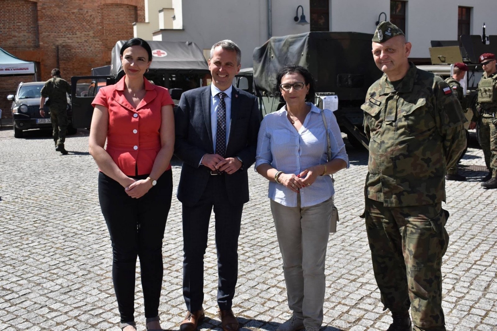 Zdjęcie w galerii na portalu naszraciborz.pl: Piknik wojskowy na raciborskim zamku. Tak armia zachęca do służby wiadomości z regionu