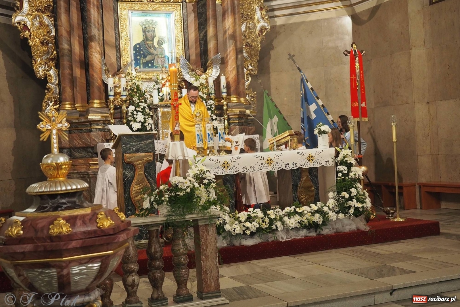 Zdjęcie w galerii na portalu naszraciborz.pl: Z Maryją w Kościele - w parafii Matki Bożej rozpoczęły się misje wiadomości z regionu