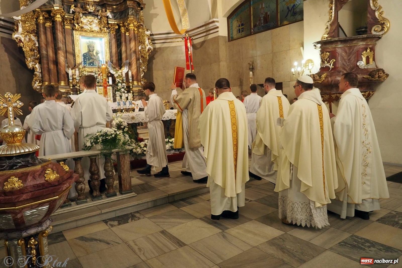 Zdjęcie w galerii na portalu naszraciborz.pl: Z Maryją w Kościele - w parafii Matki Bożej rozpoczęły się misje wiadomości z regionu
