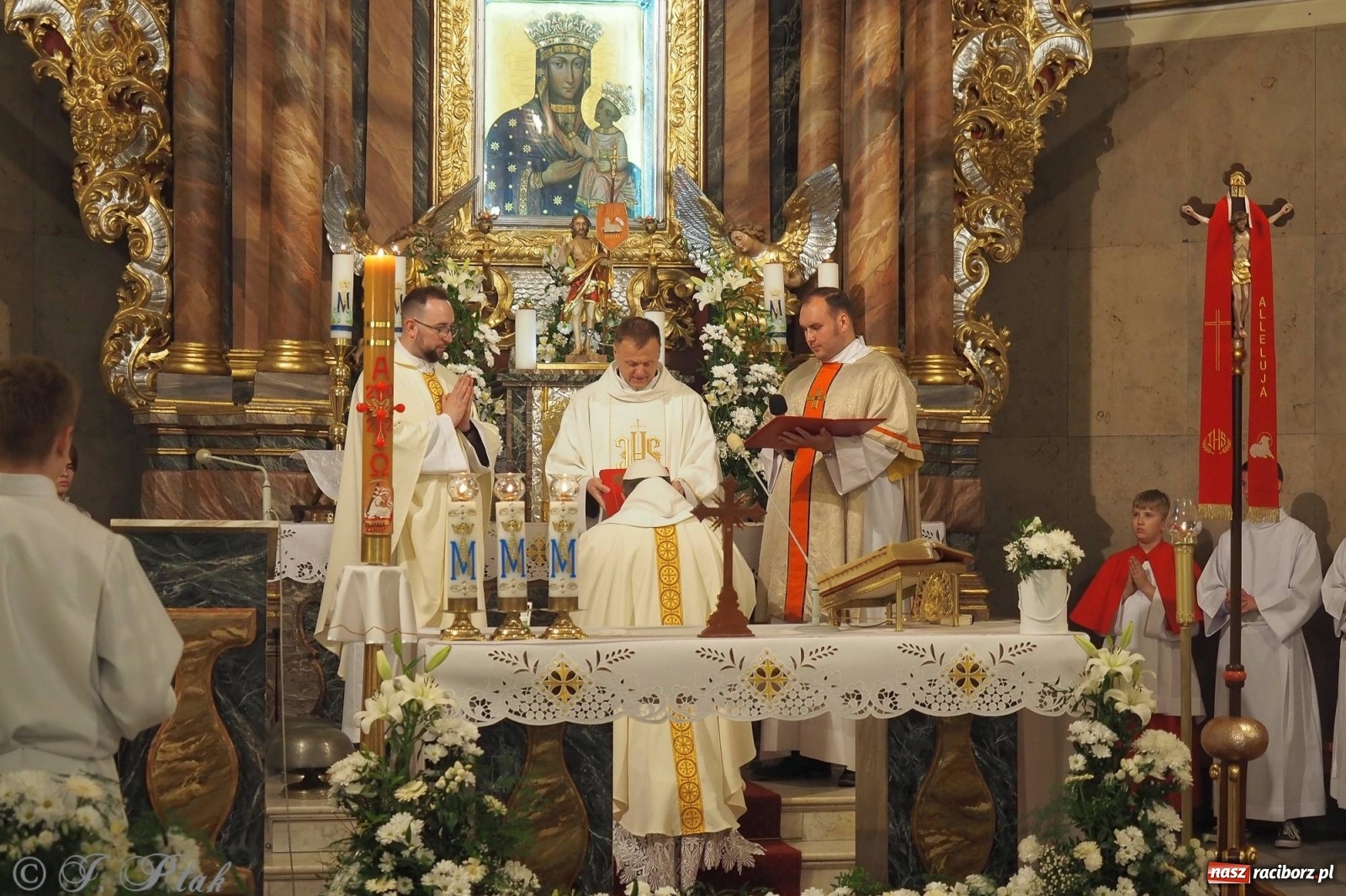 Zdjęcie w galerii na portalu naszraciborz.pl: Z Maryją w Kościele - w parafii Matki Bożej rozpoczęły się misje wiadomości z regionu