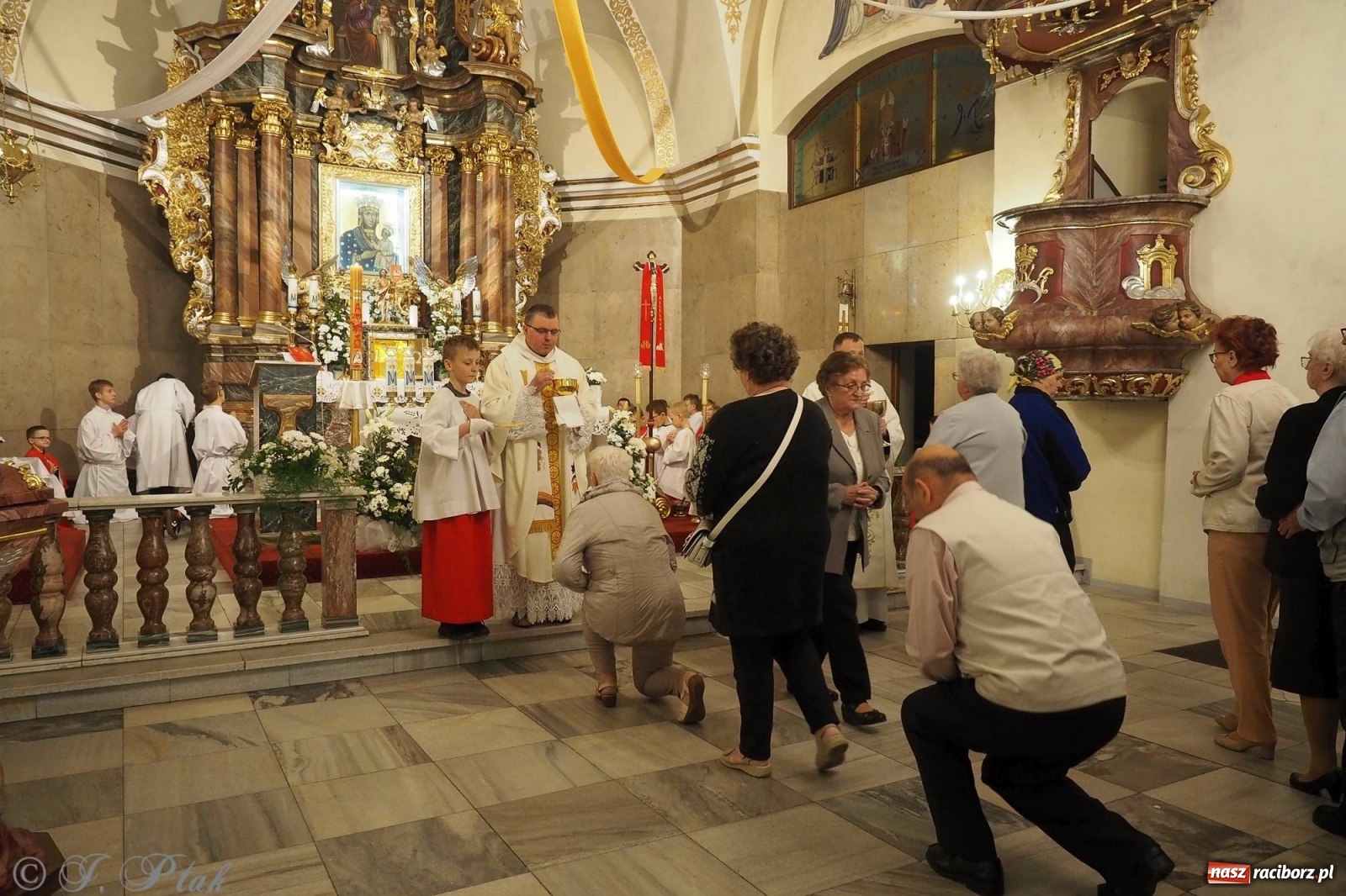 Zdjęcie w galerii na portalu naszraciborz.pl: Z Maryją w Kościele - w parafii Matki Bożej rozpoczęły się misje wiadomości z regionu