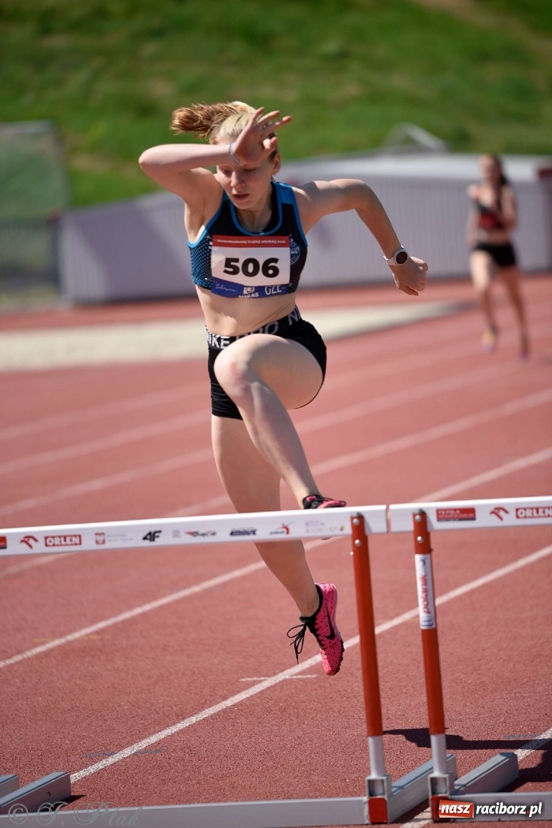 Zdjęcie w galerii na portalu naszraciborz.pl: Królowa sportu zagościła w Raciborzu. Polsko-czeska rywalizacja przy Zamkowej wiadomości z regionu