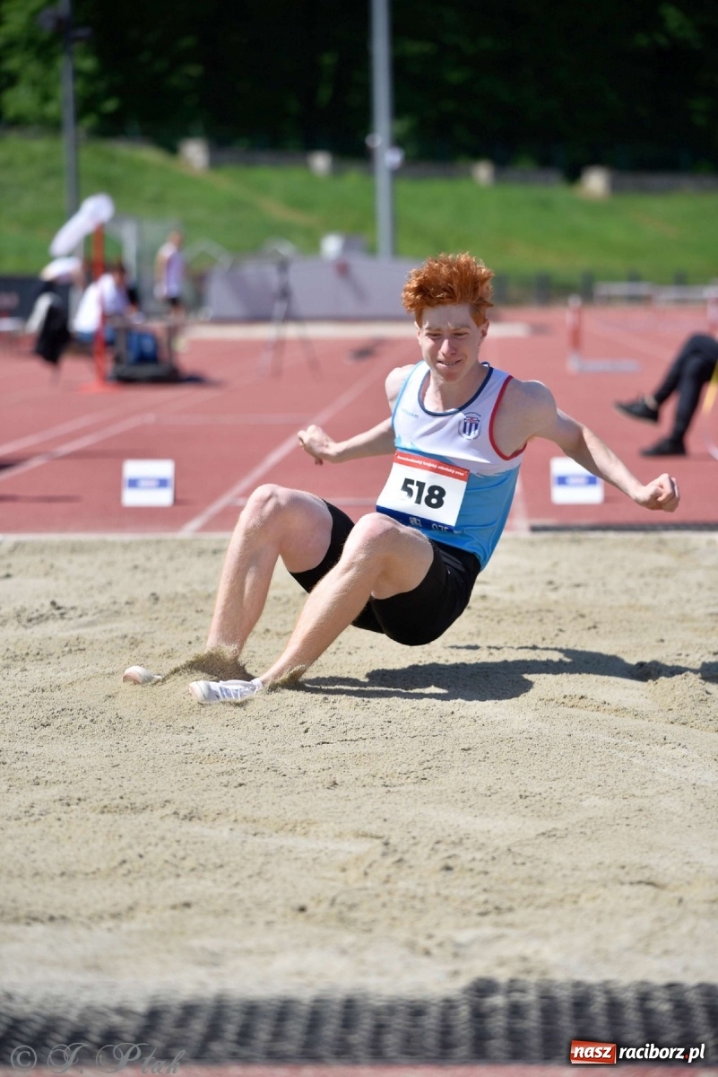 Zdjęcie w galerii na portalu naszraciborz.pl: Królowa sportu zagościła w Raciborzu. Polsko-czeska rywalizacja przy Zamkowej wiadomości z regionu