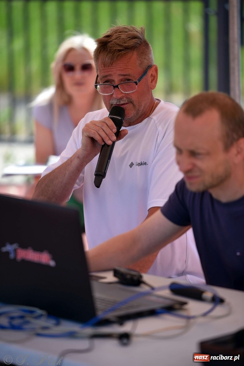 Zdjęcie w galerii na portalu naszraciborz.pl: Królowa sportu zagościła w Raciborzu. Polsko-czeska rywalizacja przy Zamkowej wiadomości z regionu