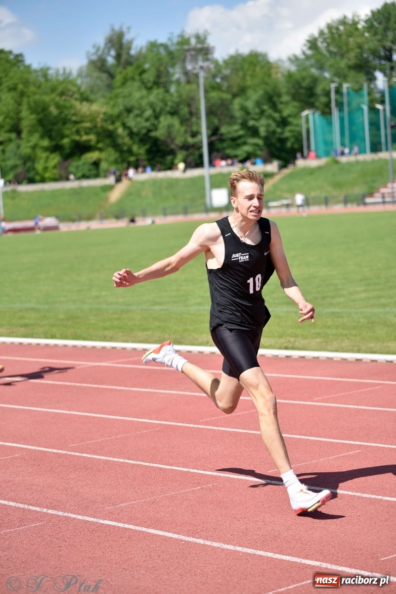 Zdjęcie w galerii na portalu naszraciborz.pl: Królowa sportu zagościła w Raciborzu. Polsko-czeska rywalizacja przy Zamkowej wiadomości z regionu