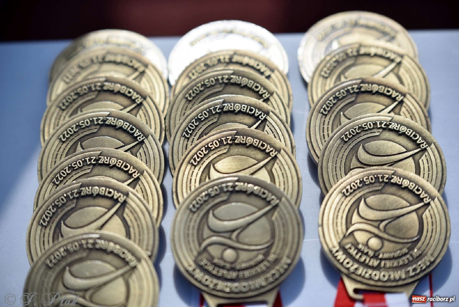 Zdjęcie w galerii na portalu naszraciborz.pl: Królowa sportu zagościła w Raciborzu. Polsko-czeska rywalizacja przy Zamkowej wiadomości z regionu