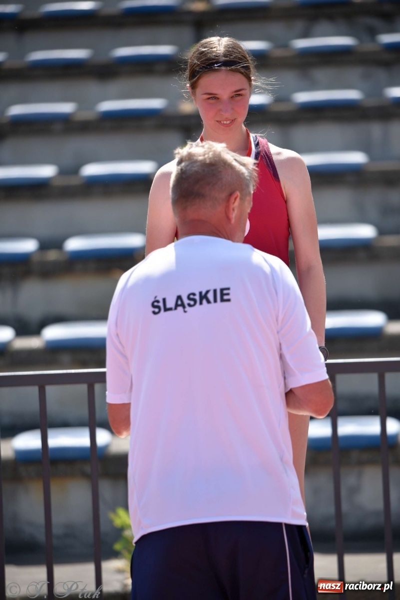 Zdjęcie w galerii na portalu naszraciborz.pl: Królowa sportu zagościła w Raciborzu. Polsko-czeska rywalizacja przy Zamkowej wiadomości z regionu