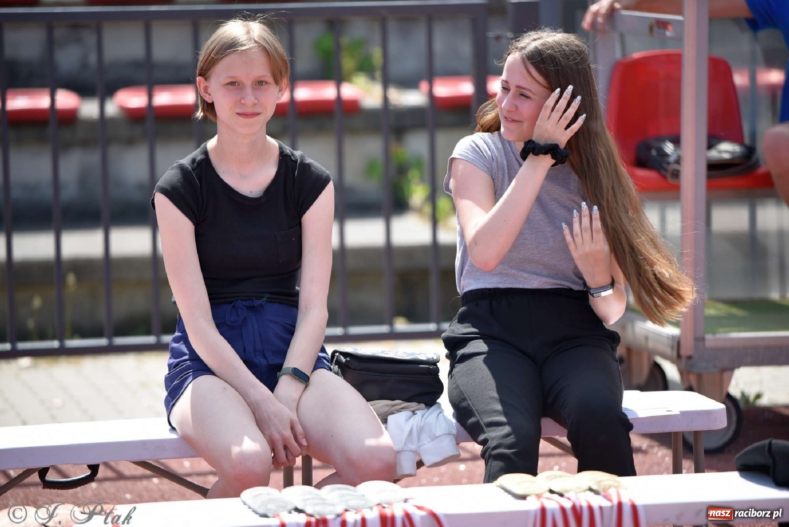 Zdjęcie w galerii na portalu naszraciborz.pl: Królowa sportu zagościła w Raciborzu. Polsko-czeska rywalizacja przy Zamkowej wiadomości z regionu