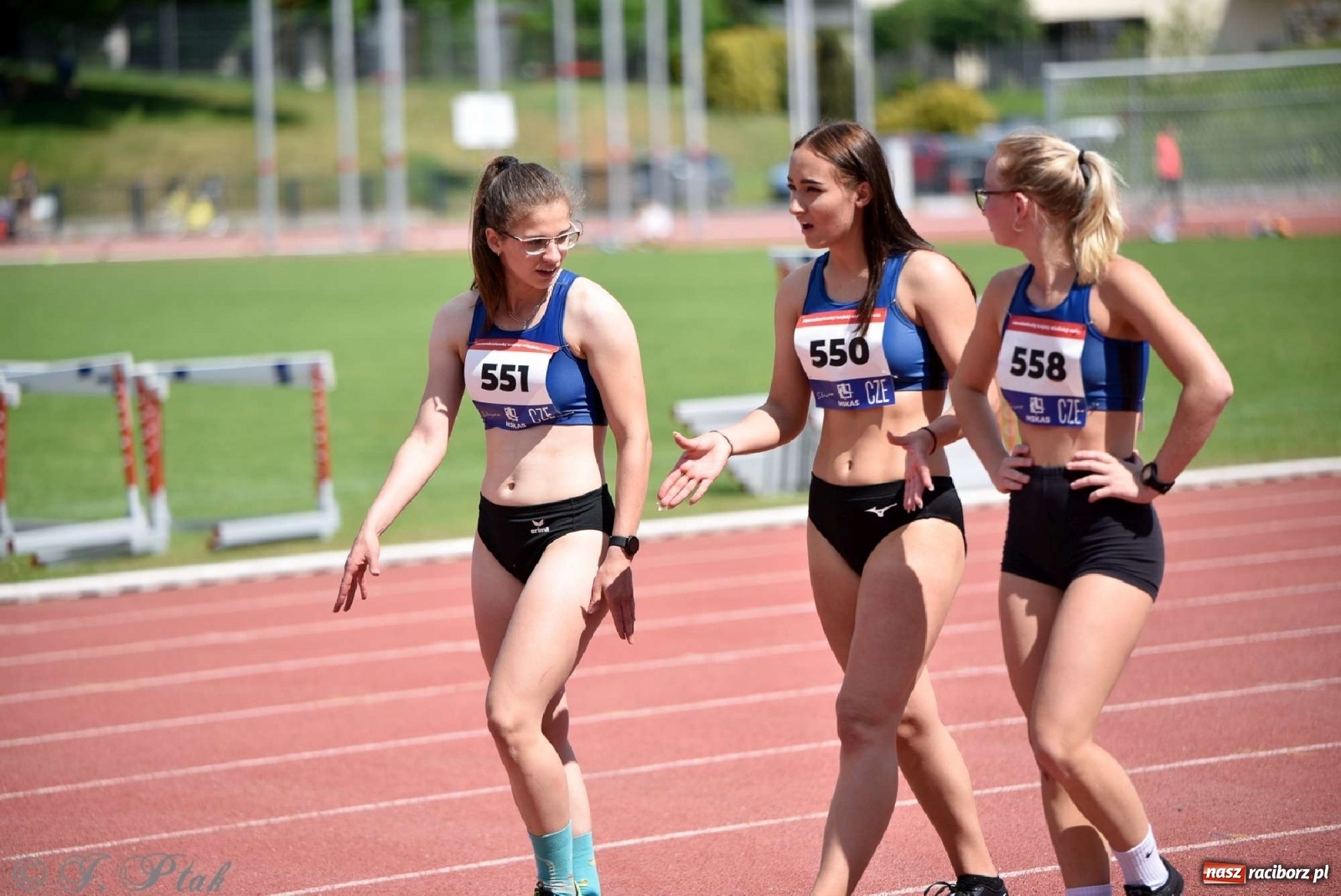 Zdjęcie w galerii na portalu naszraciborz.pl: Królowa sportu zagościła w Raciborzu. Polsko-czeska rywalizacja przy Zamkowej wiadomości z regionu