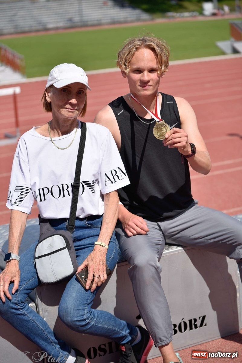 Zdjęcie w galerii na portalu naszraciborz.pl: Królowa sportu zagościła w Raciborzu. Polsko-czeska rywalizacja przy Zamkowej wiadomości z regionu