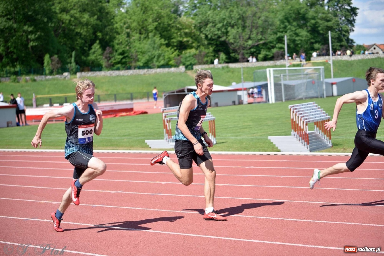 Zdjęcie w galerii na portalu naszraciborz.pl: Królowa sportu zagościła w Raciborzu. Polsko-czeska rywalizacja przy Zamkowej wiadomości z regionu
