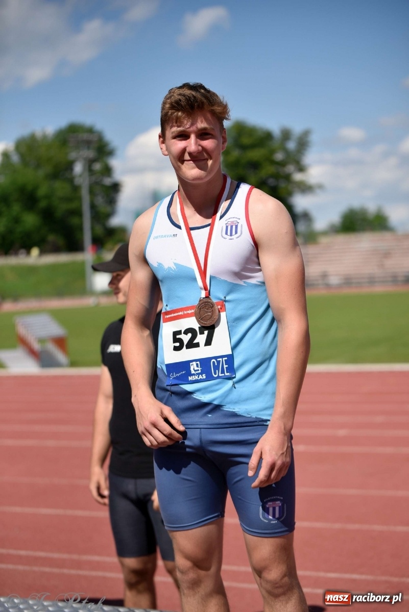 Zdjęcie w galerii na portalu naszraciborz.pl: Królowa sportu zagościła w Raciborzu. Polsko-czeska rywalizacja przy Zamkowej wiadomości z regionu