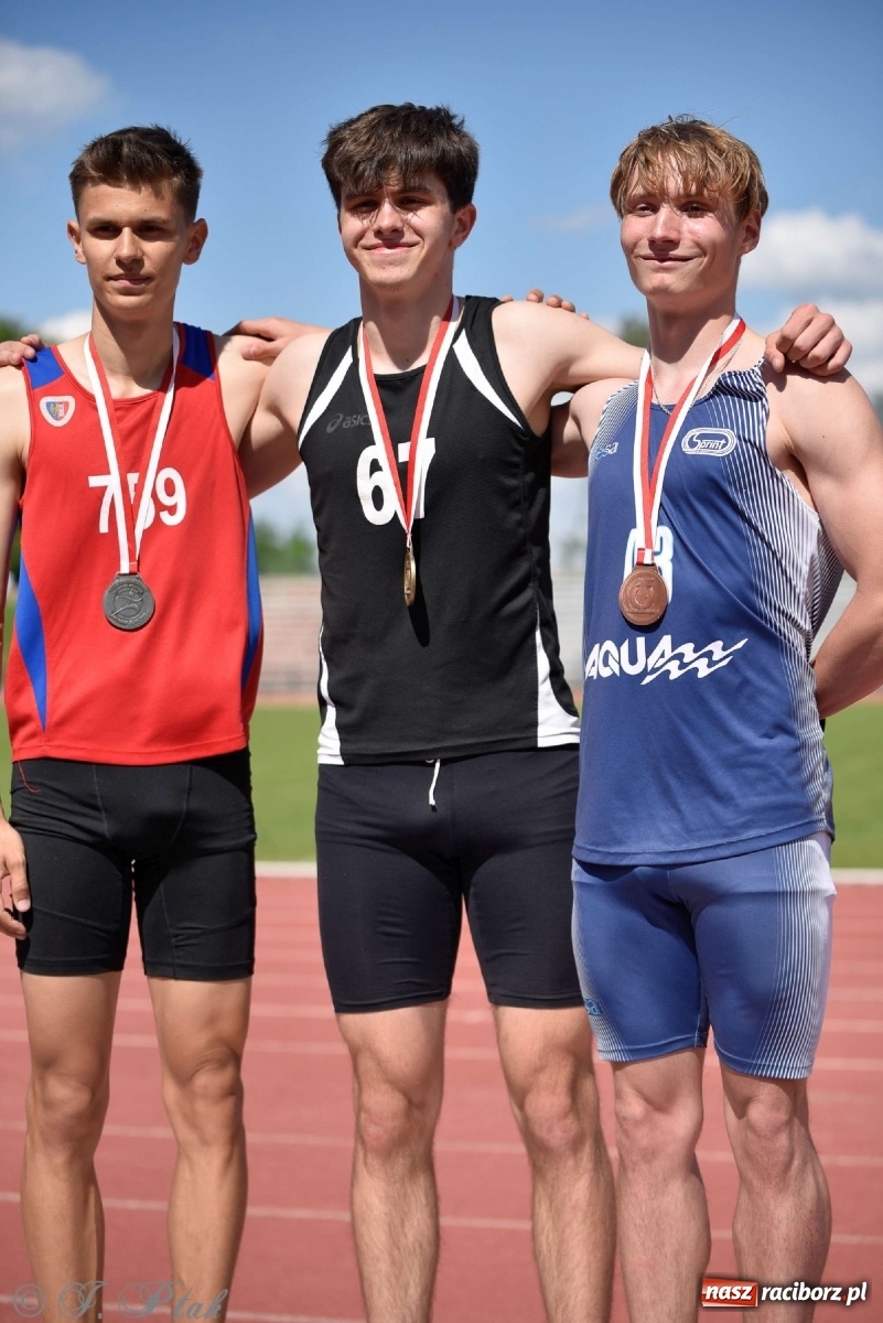 Zdjęcie w galerii na portalu naszraciborz.pl: Królowa sportu zagościła w Raciborzu. Polsko-czeska rywalizacja przy Zamkowej wiadomości z regionu