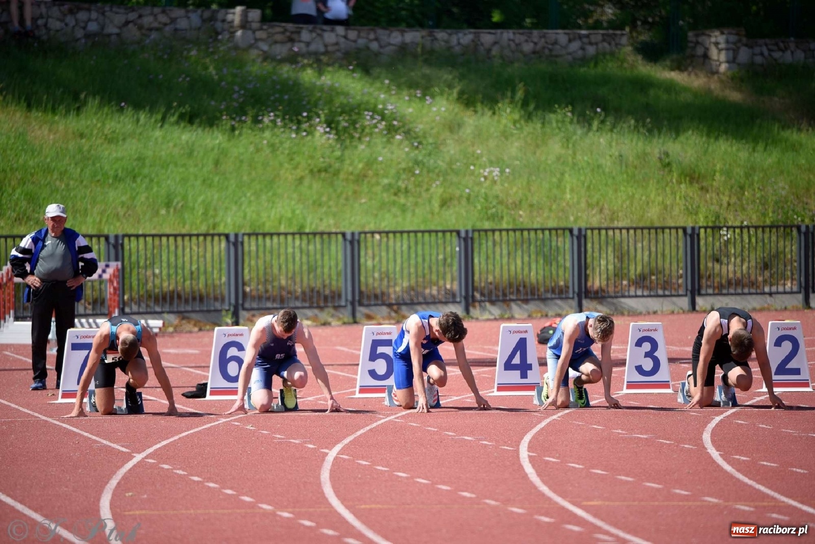 Zdjęcie w galerii na portalu naszraciborz.pl: Królowa sportu zagościła w Raciborzu. Polsko-czeska rywalizacja przy Zamkowej wiadomości z regionu