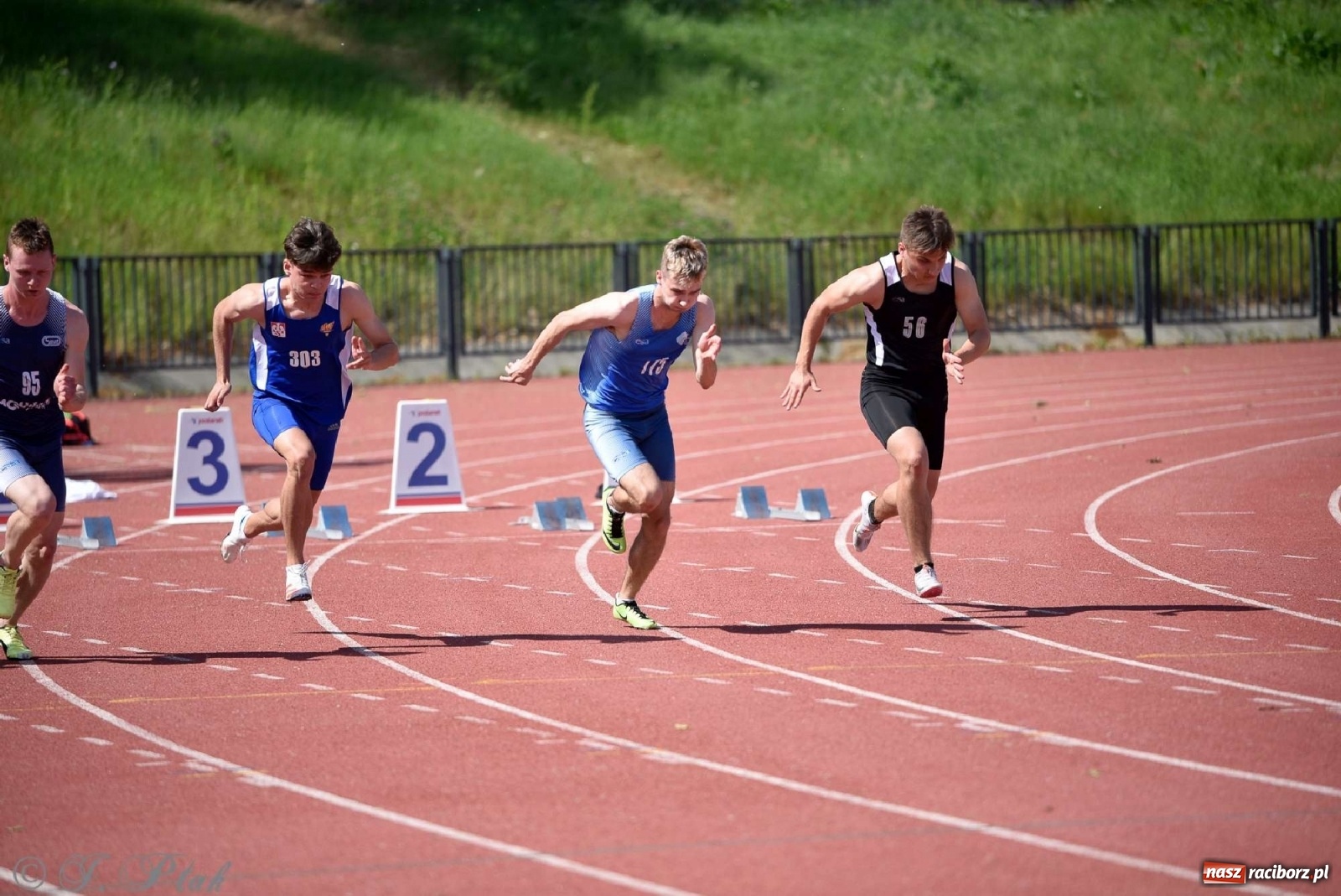 Zdjęcie w galerii na portalu naszraciborz.pl: Królowa sportu zagościła w Raciborzu. Polsko-czeska rywalizacja przy Zamkowej wiadomości z regionu