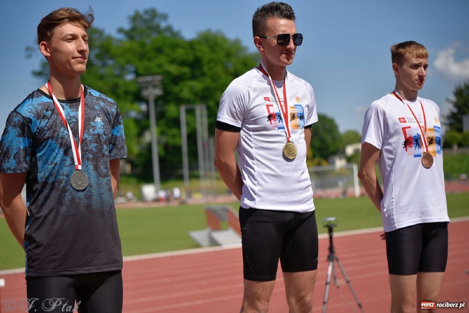 Zdjęcie w galerii na portalu naszraciborz.pl: Królowa sportu zagościła w Raciborzu. Polsko-czeska rywalizacja przy Zamkowej wiadomości z regionu